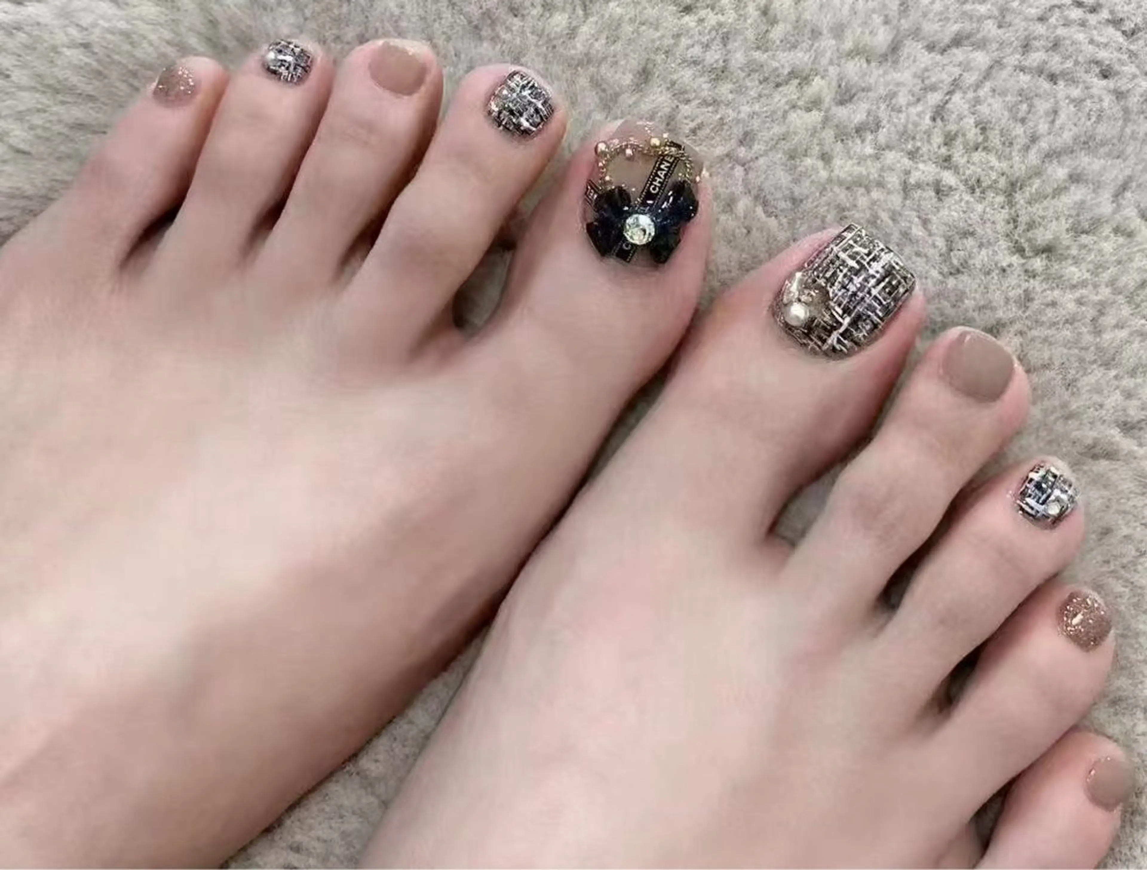 ネイル オーロラネイル フラワーネイル フットネイル フレンチネイル ジェルネイル フットネイル 相沢 さやかのネイルデザイン