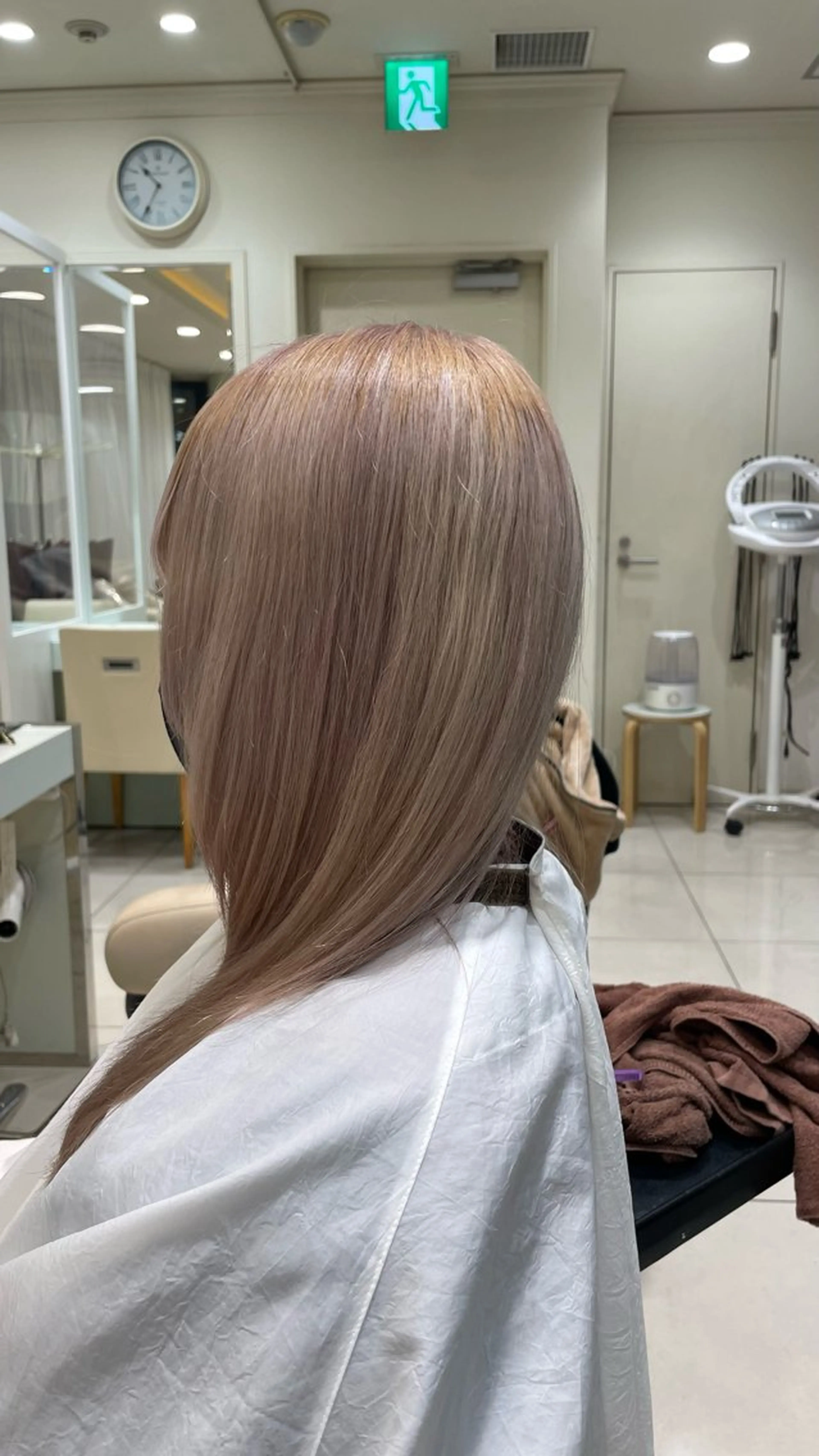 セミロング カット ヘアカラー ハイトーン募集中 💜✝️荒川優輝のヘアスタイル