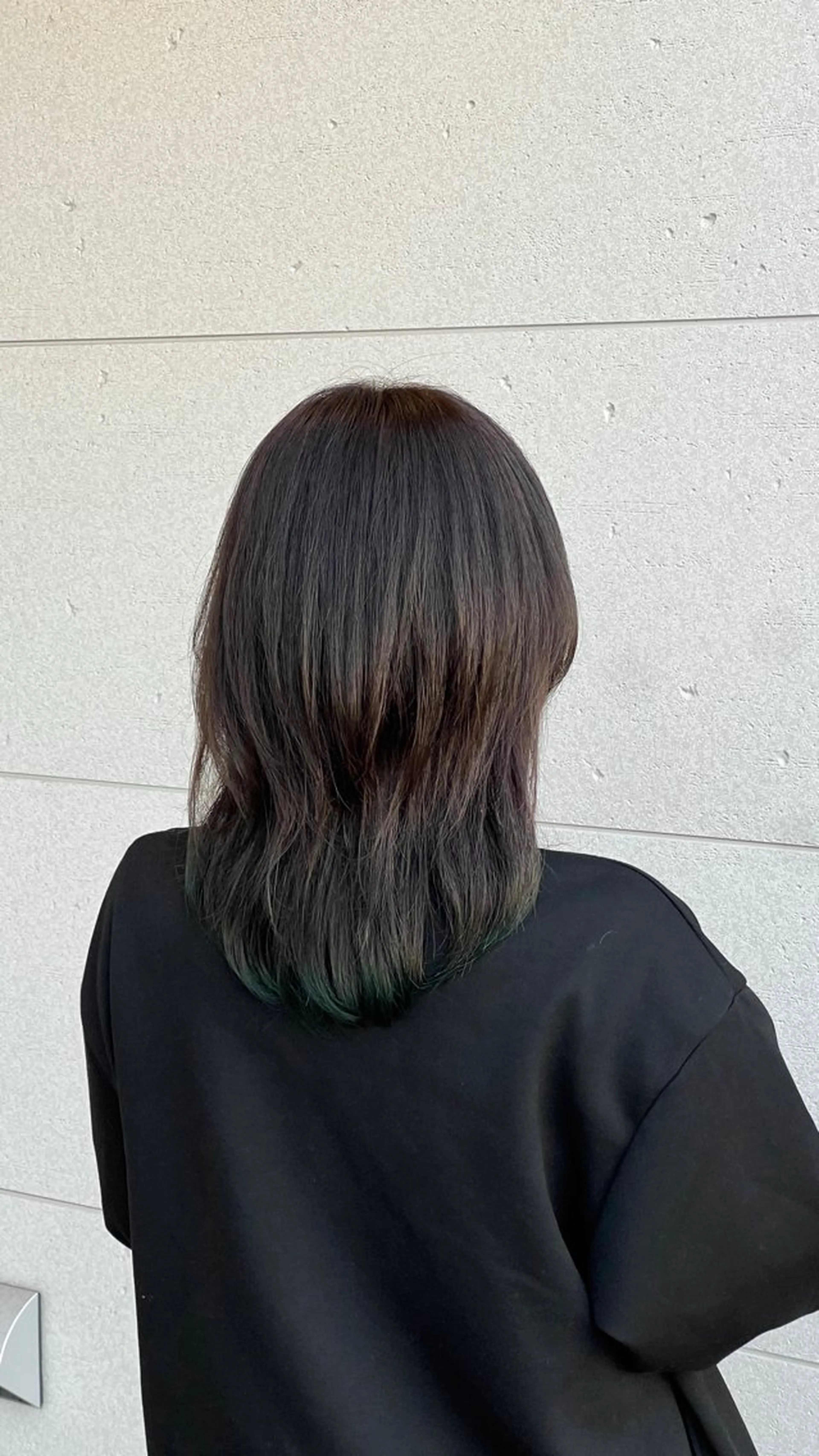 セミロング カラー ブルーカラー 山口 玖瑠美のヘアスタイル