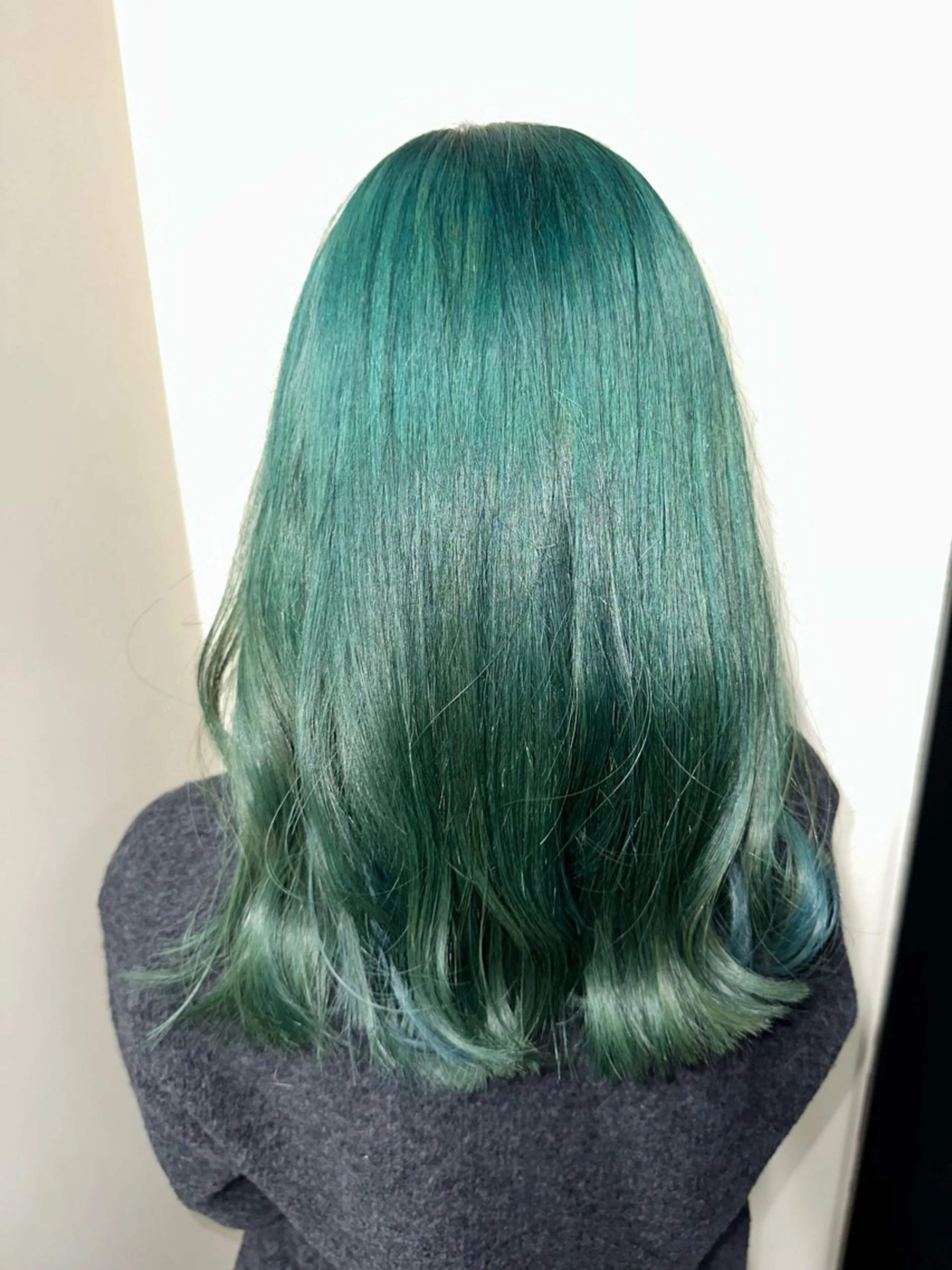 ミディアム カラー ブリーチ ケアブリーチ エメラルドグリーン カット ヘアカラー トリートメント 平日オススメ✨ プチプラ✨山下のヘアスタイル