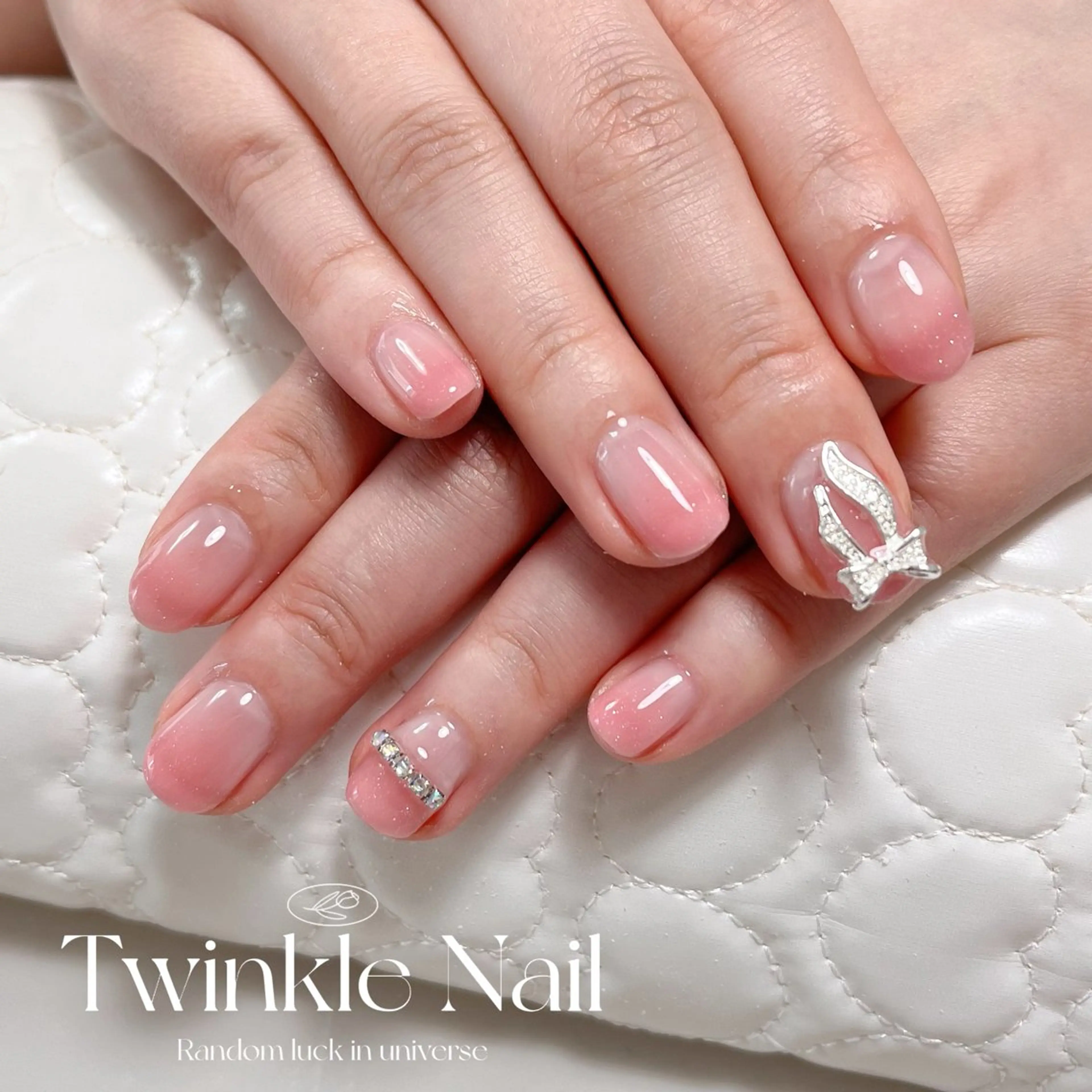 ネイル ガーリー キラキラネイル リボン ハンドネイル Twinkle Nail Kuboのネイルデザイン