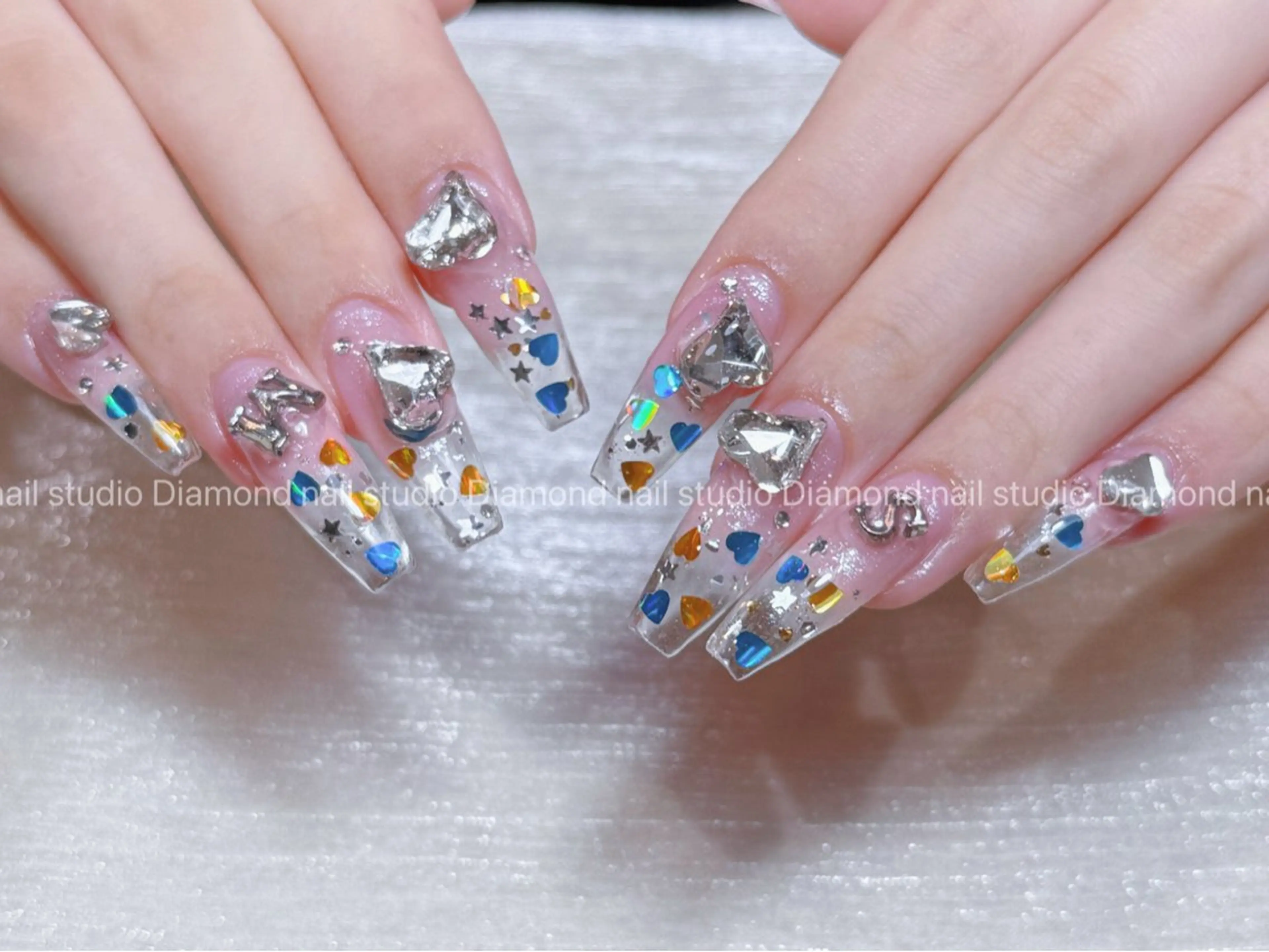 ネイル アートネイル オーロラネイル フラッシュネイル ガーリー キラキラネイル ハンドネイル Una NAILMANAMIのネイルデザイン