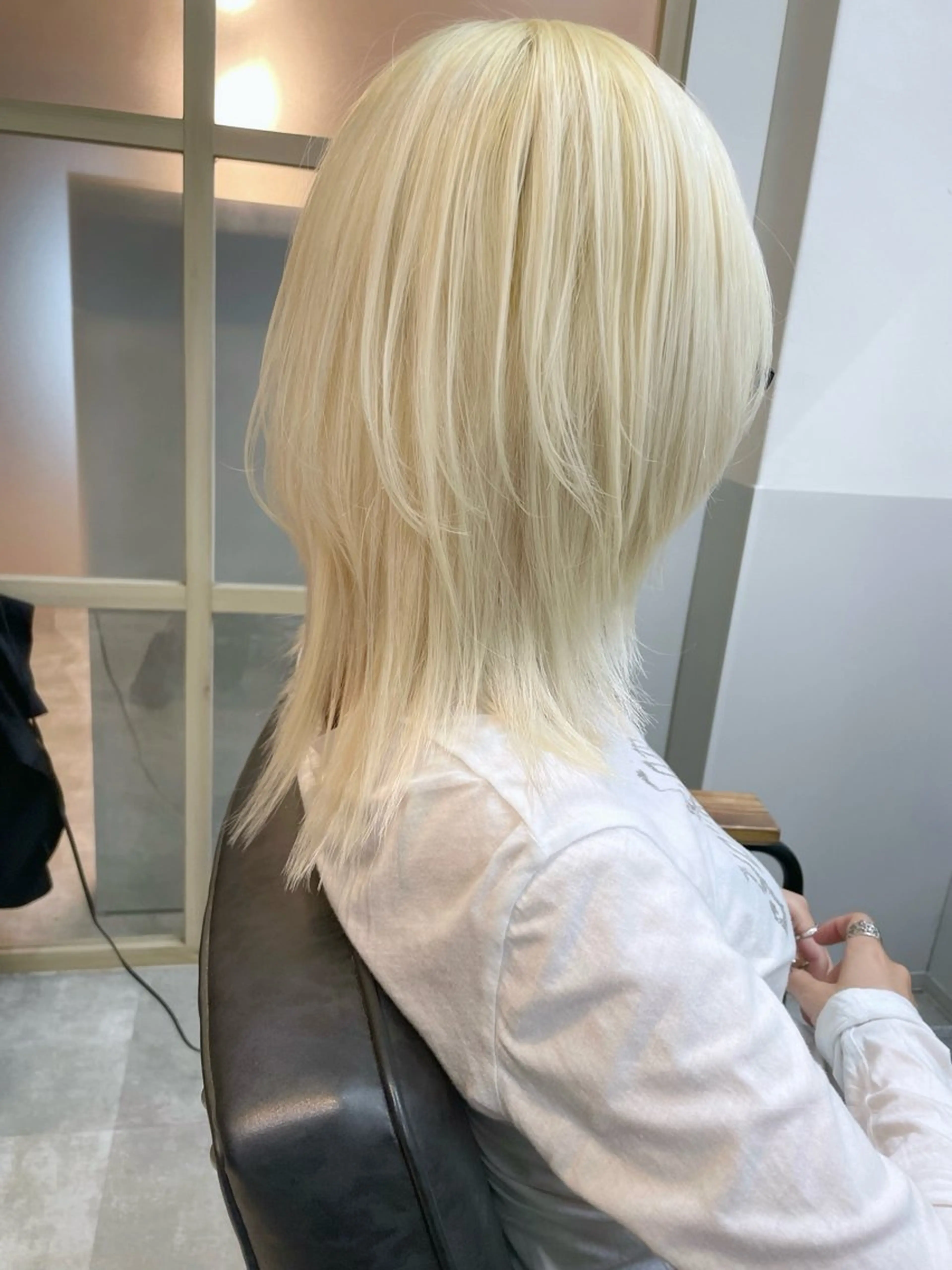 ミディアム ミディアムレイヤー レイヤーカット ウルフカット ウルフレイヤー ヘアカラー EMANON新宿南口所属・☁️ケアブリーチ￤ ウルフ￤Shioriのヘアスタイル