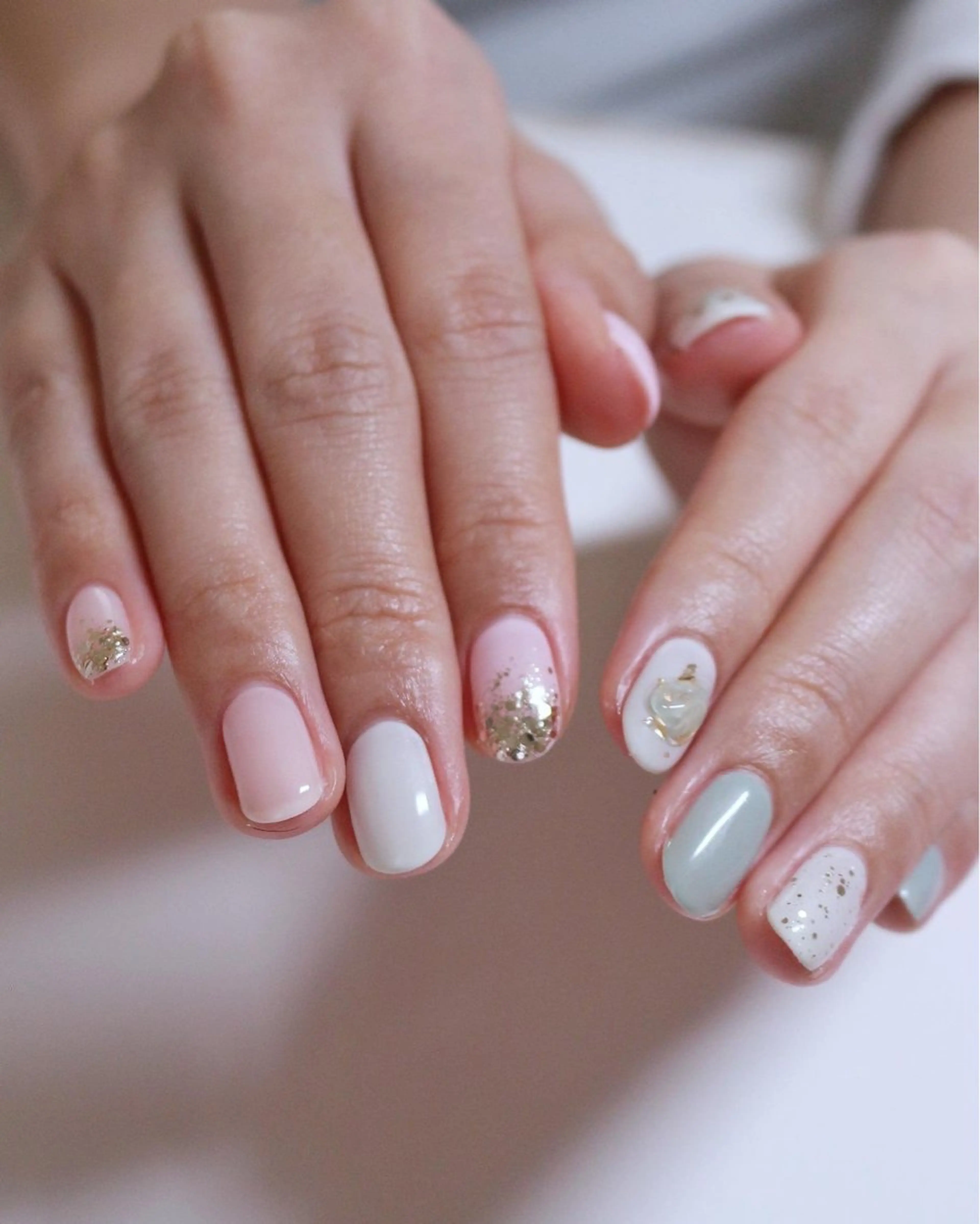 ネイル キラキラネイル 水色 ニュアンスネイル シンプルネイル ハンドネイル Baku Nailsのネイルデザイン