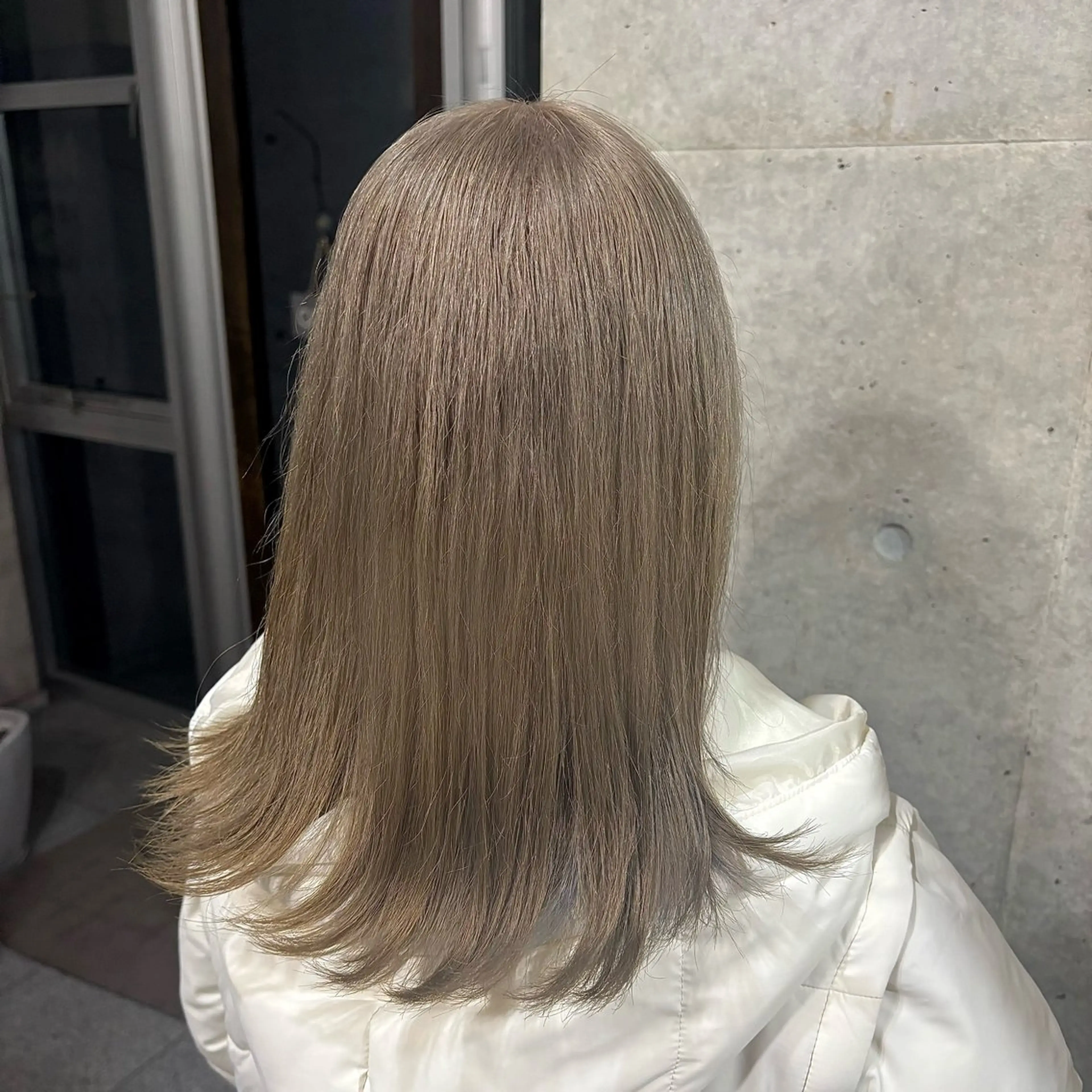 カラー ベージュカラー ヘアカラー HAGA HINAのヘアスタイル