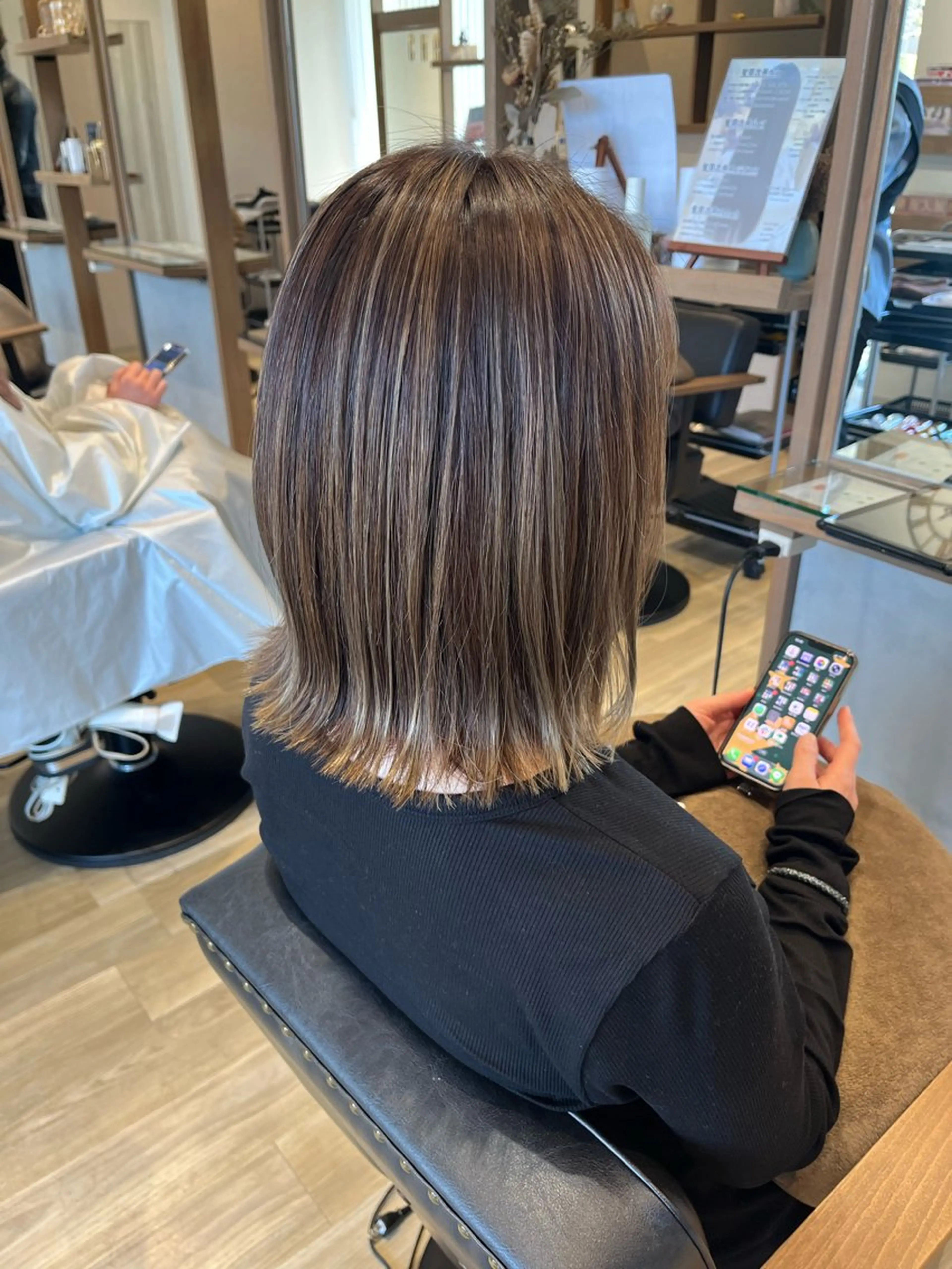 ミディアム カット ヘアカラー 莉 奈のヘアスタイル