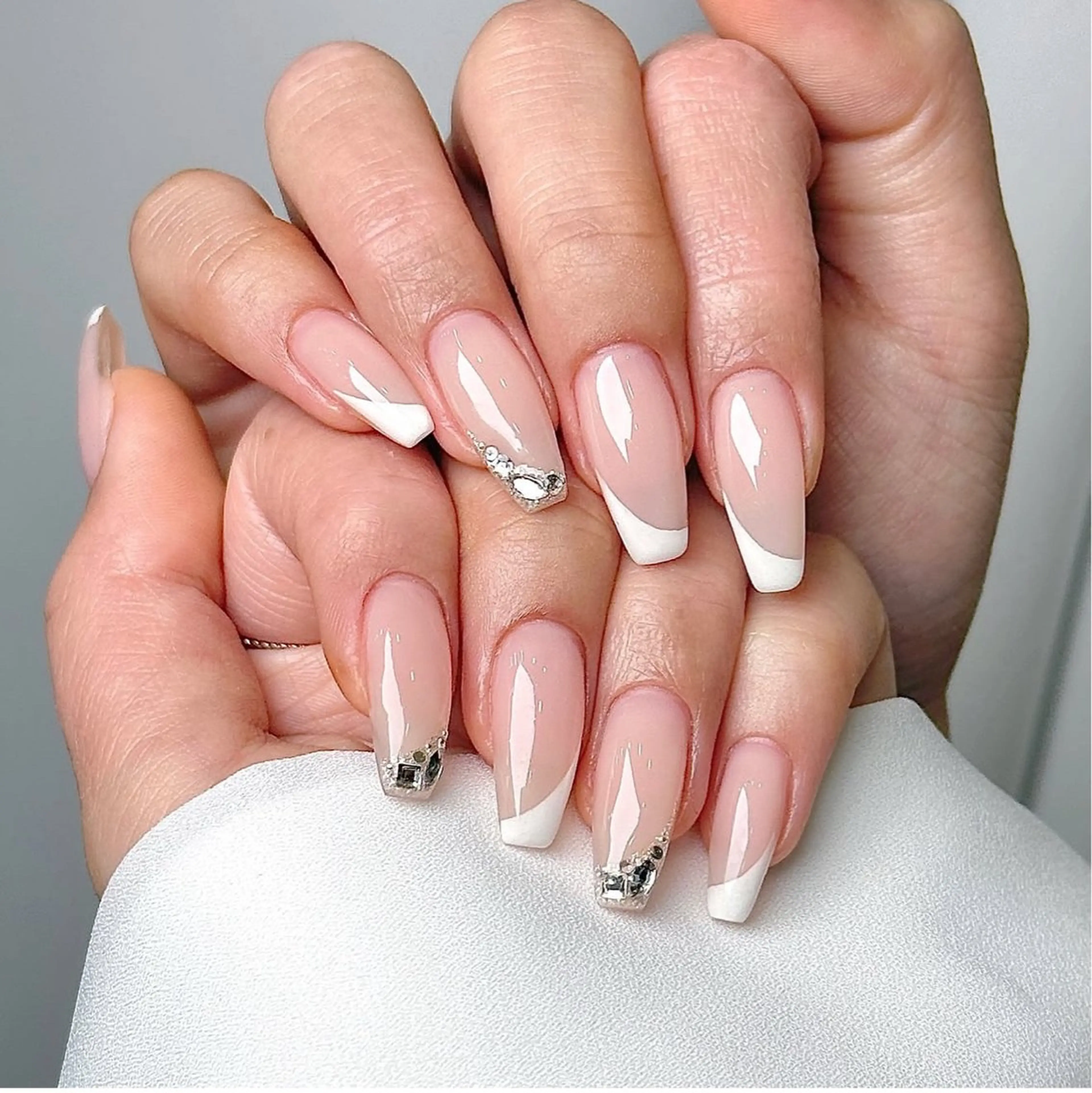 ネイル キラキラネイル マグネットネイル ミラーネイル ニュアンスネイル 春ネイル ハンドネイル Lyna 池袋のネイルデザイン