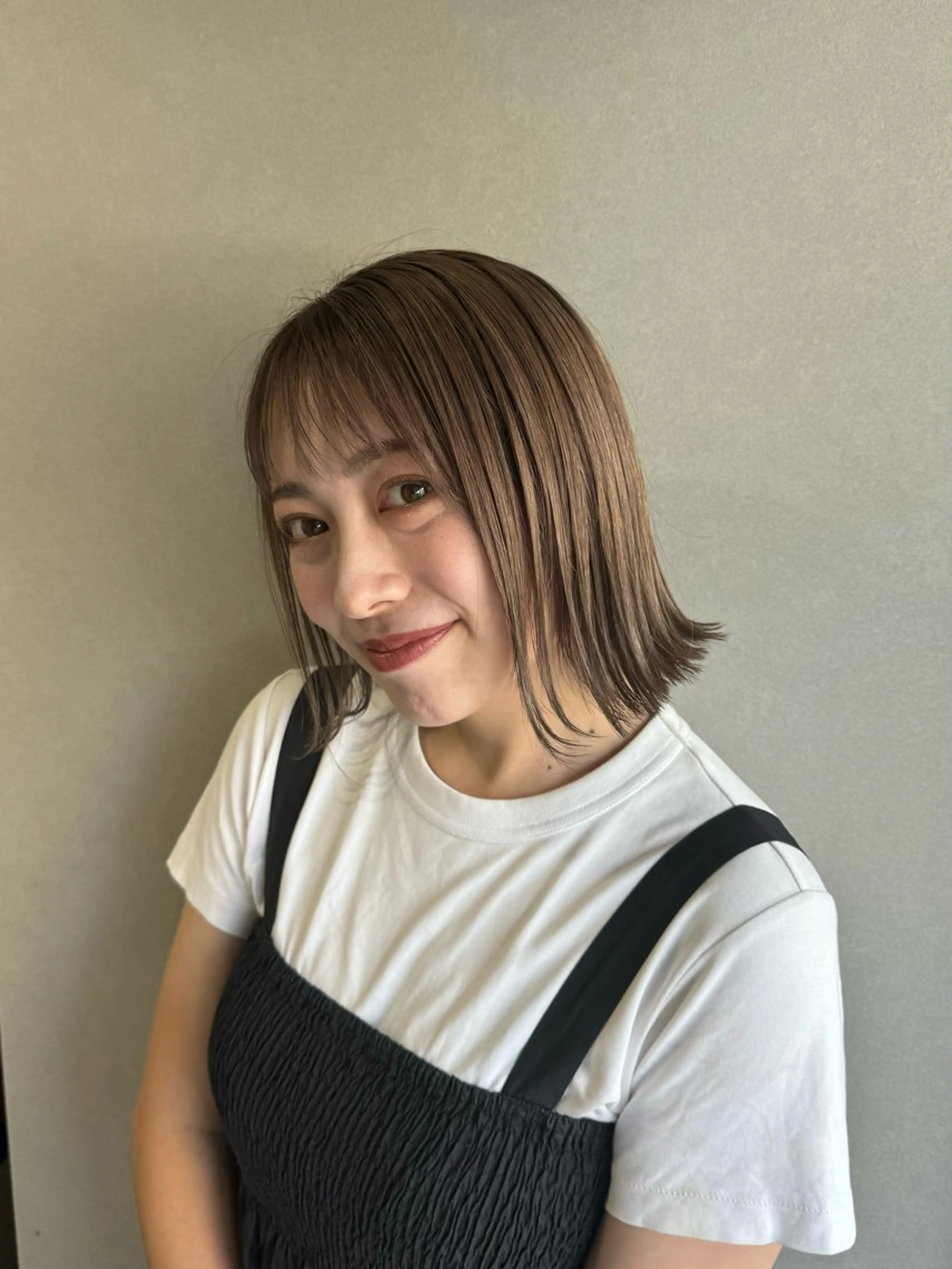 ショート カラー 川筋 桃果のヘアスタイル