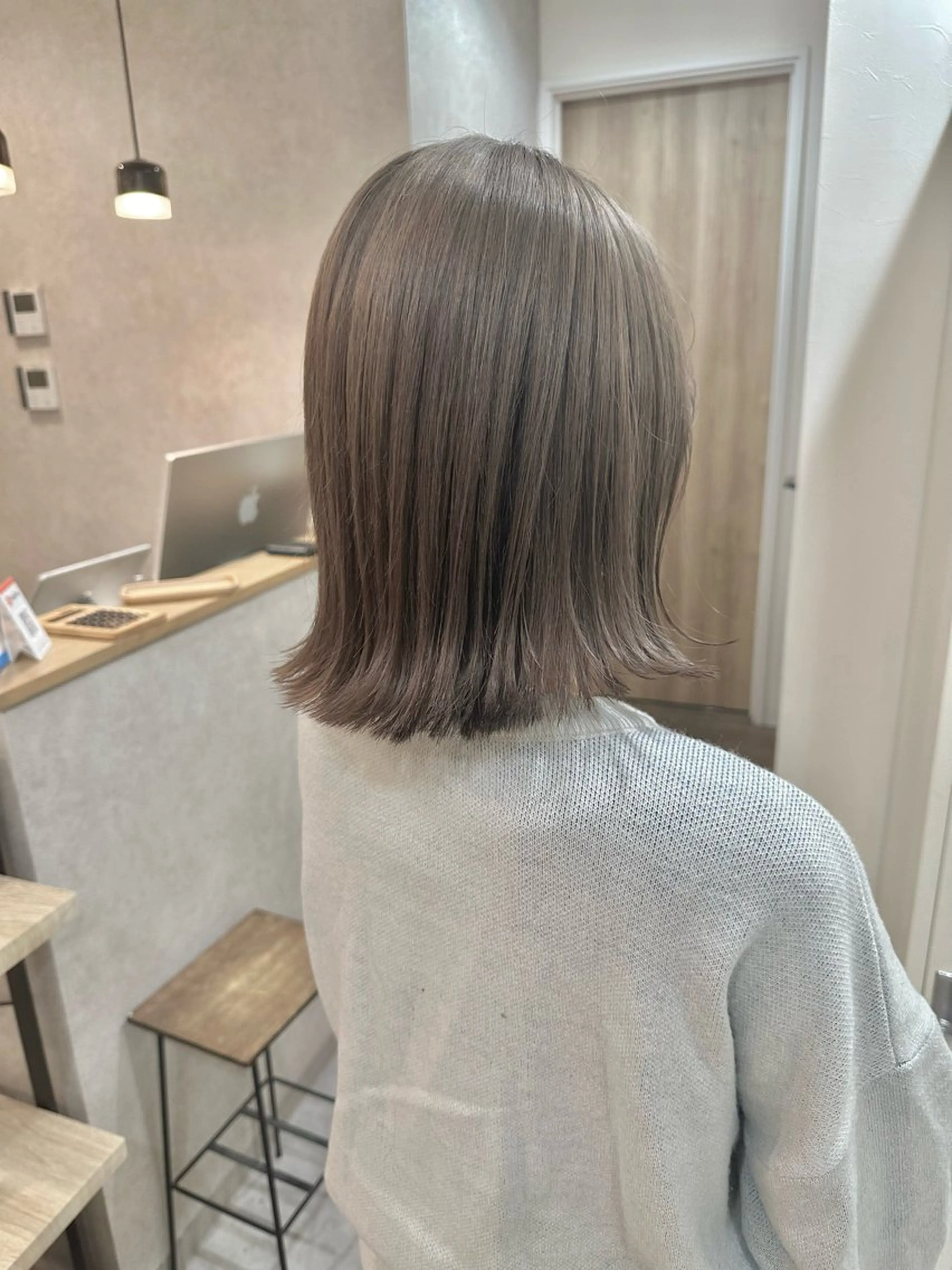 ミディアム カラー ベージュカラー 黒髪 ブルーカラー ブルーブラック ブラウンカラー ヘアカラー 白髪ぼかしハイライト レイヤー川口　元気のヘアスタイル