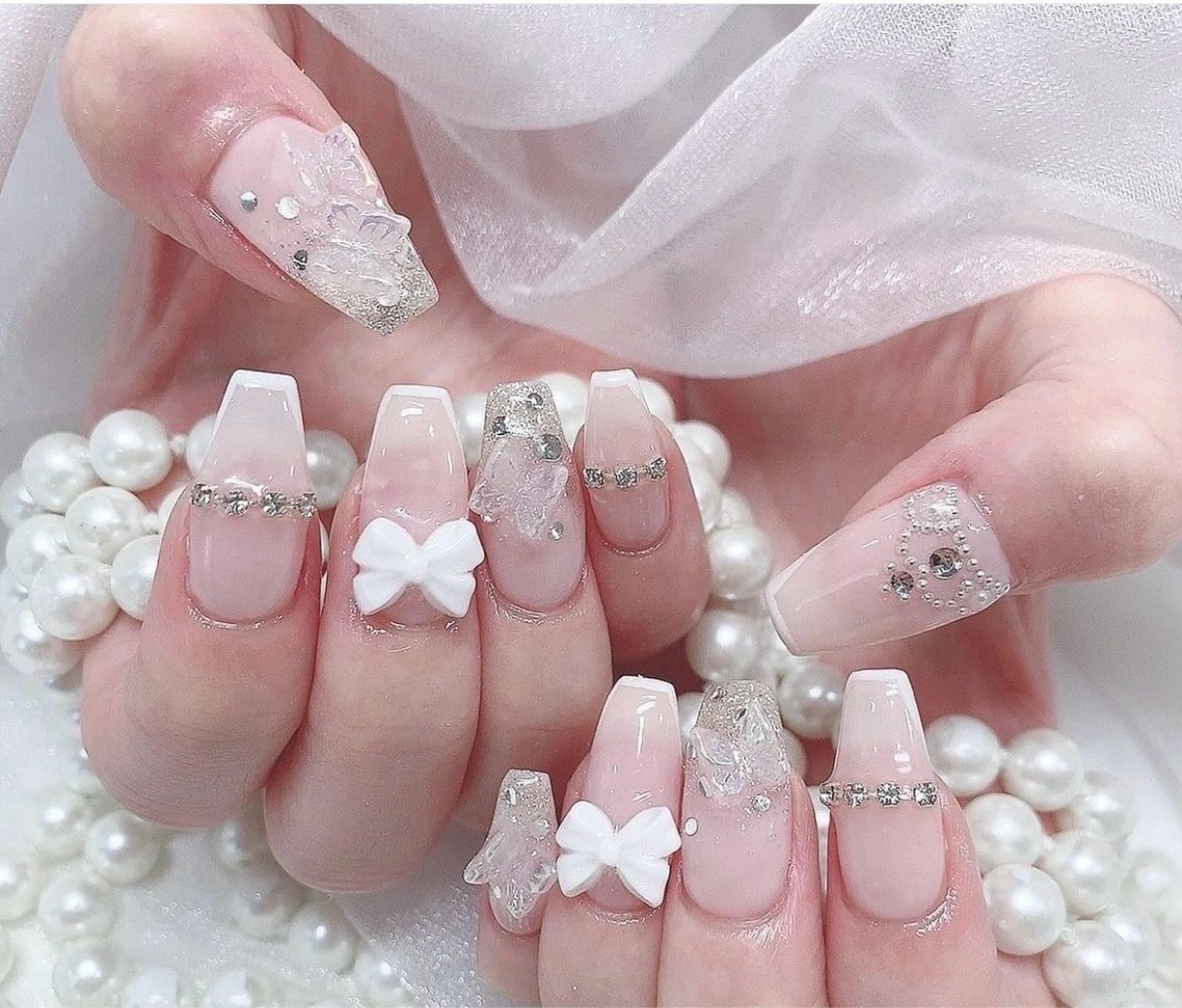 ネイル マグネットネイル ピンク ネイルチップ 冬ネイル クリスマス ハンドネイル Lee Nailsのネイルデザイン