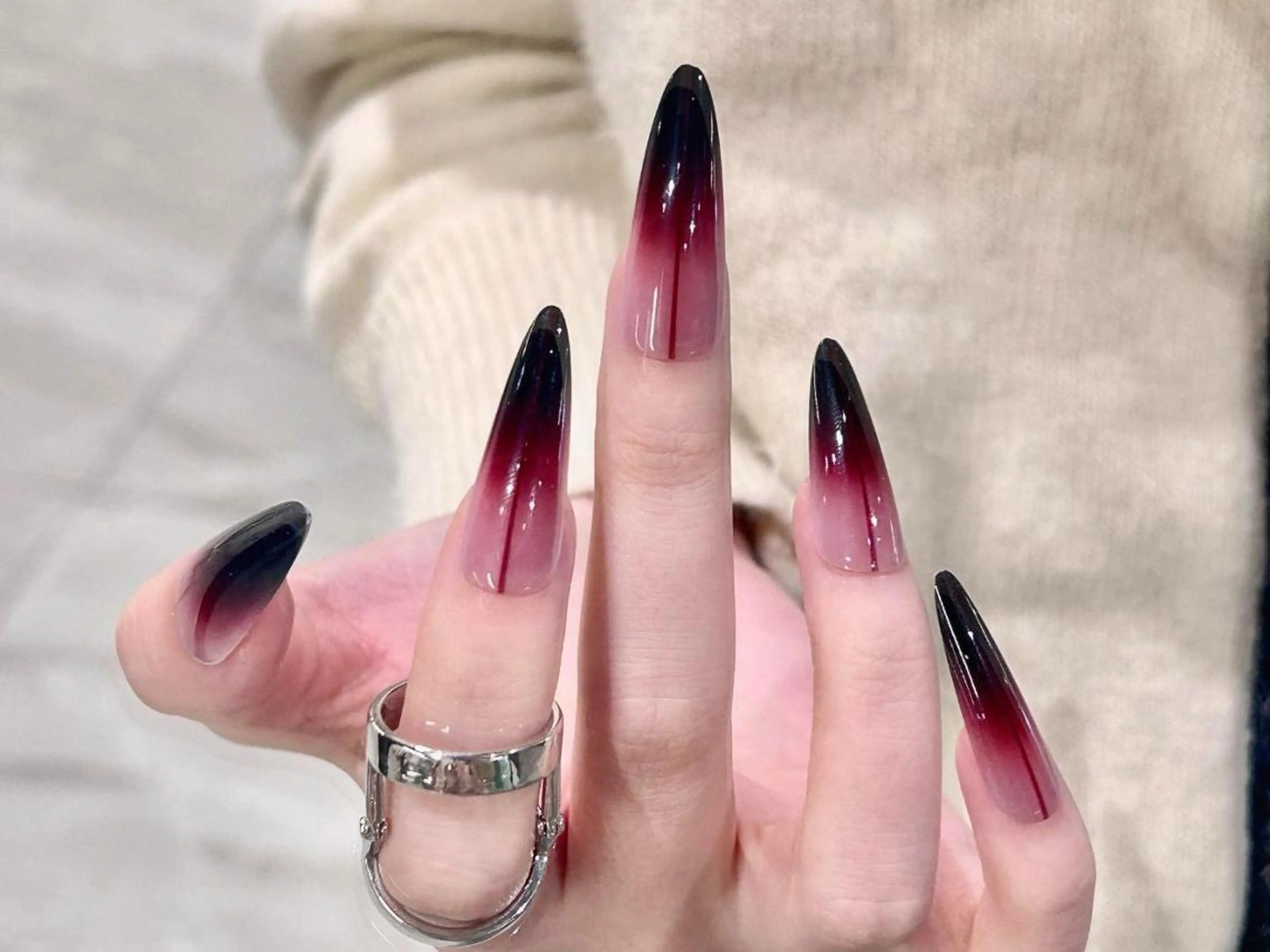 ネイル ボルドー フレンチネイル ガーリー グラデーション ホログラムネイル ハンドネイル ハンドケア Feliz nailのネイルデザイン