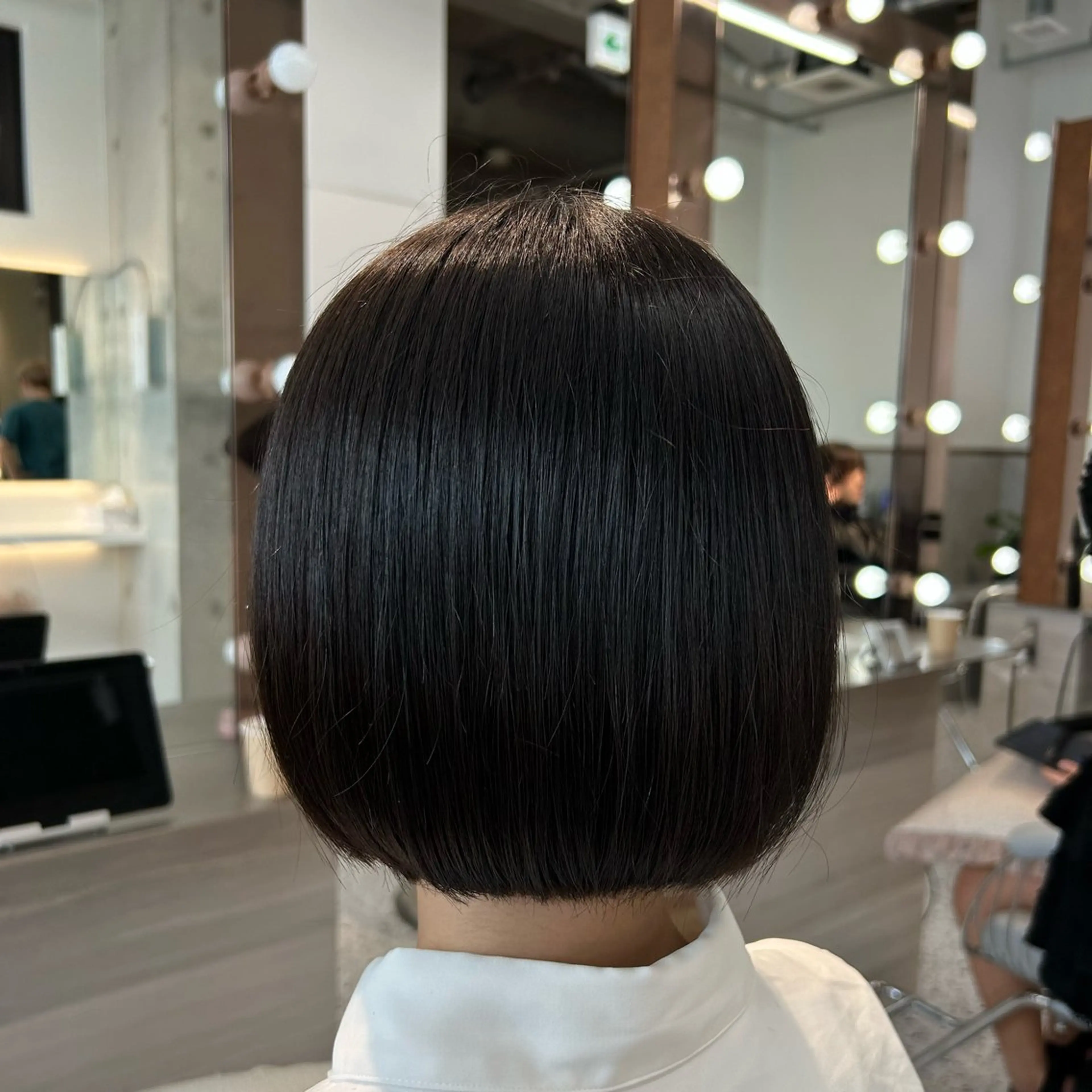 ミディアム 切りっぱなしボブ ボブレイヤー アッシュ アッシュブラウン ボブ ボブ/髪質改善 jionのヘアスタイル