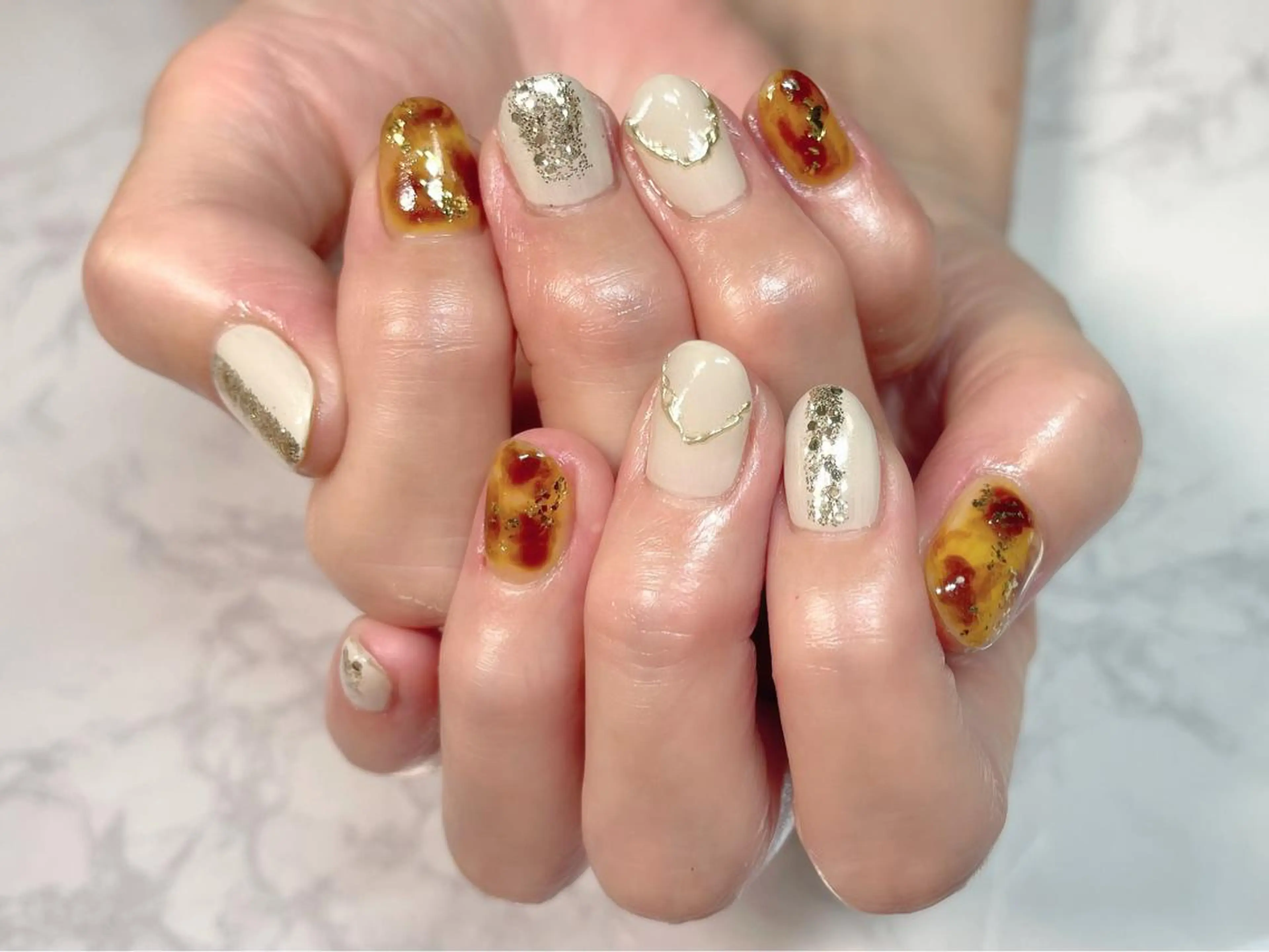 ネイル べっ甲ネイル ホワイト ハンドネイル Nail Salon KURELLYのネイルデザイン