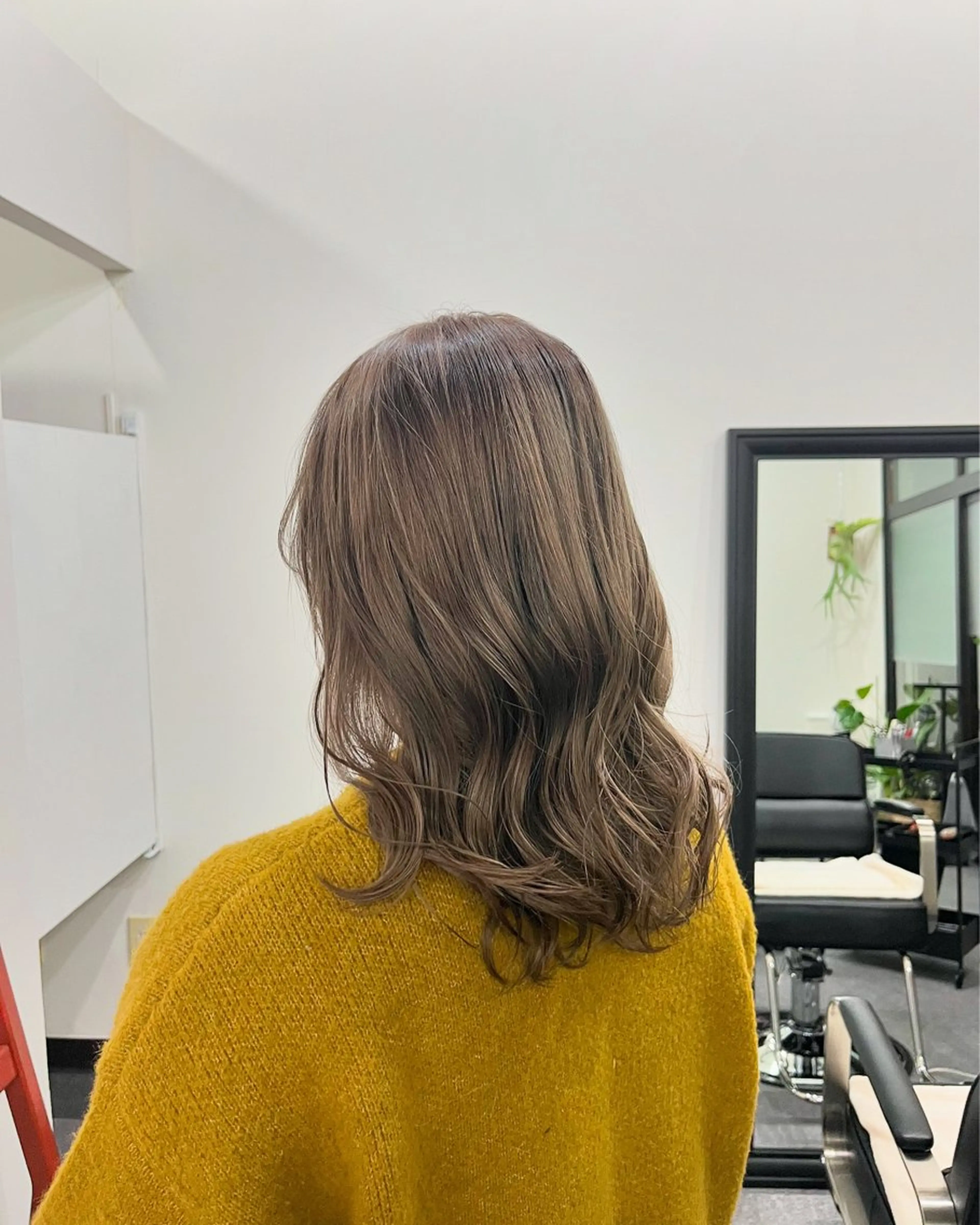 ミディアム カラー ヘアアレンジ グレージュ ミルクティーグレージュ オレンジ Raugh by Apri Lush所属・中津川 愛恵のヘアスタイル