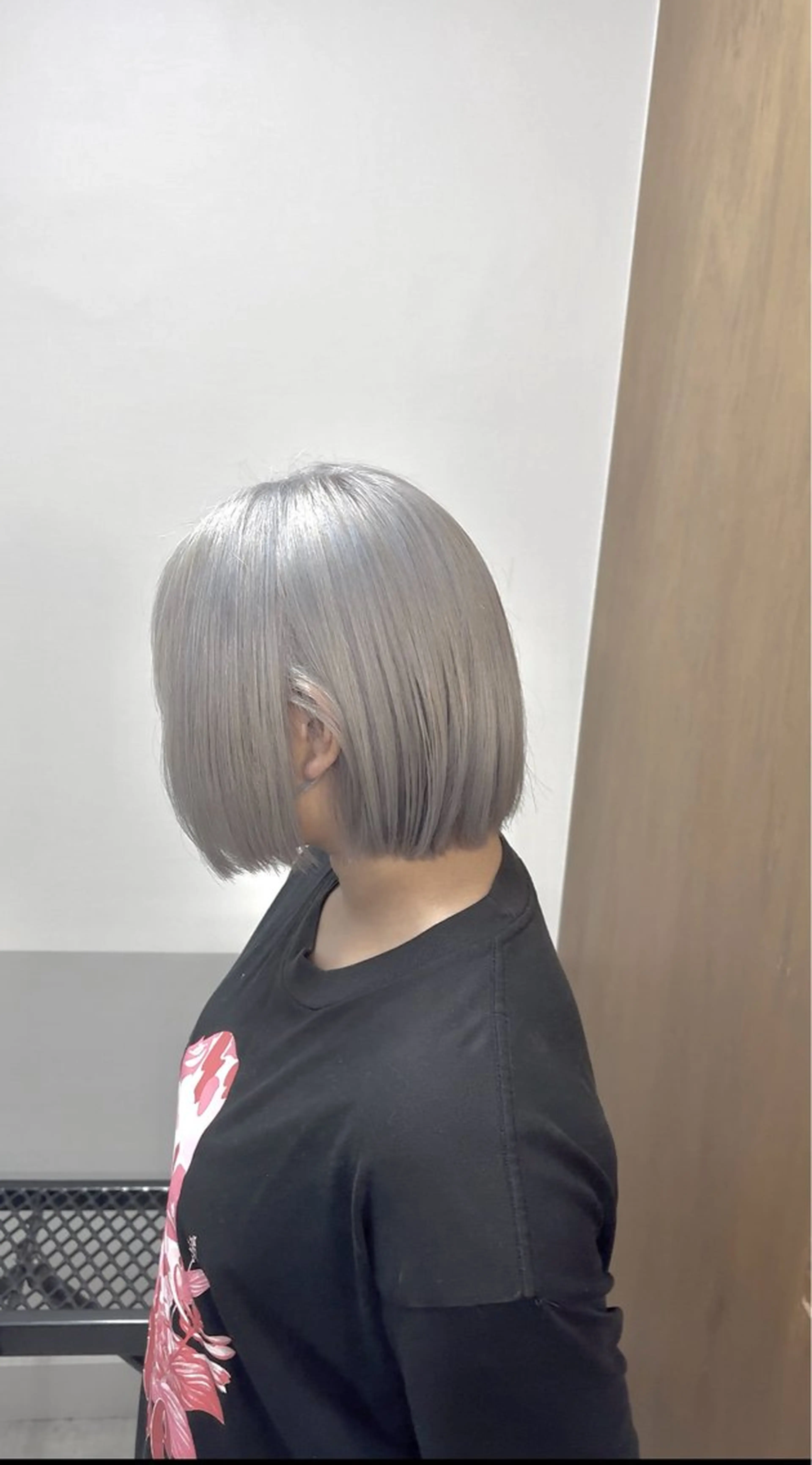ショート まろやかなベージュ 小池春樹のヘアスタイル