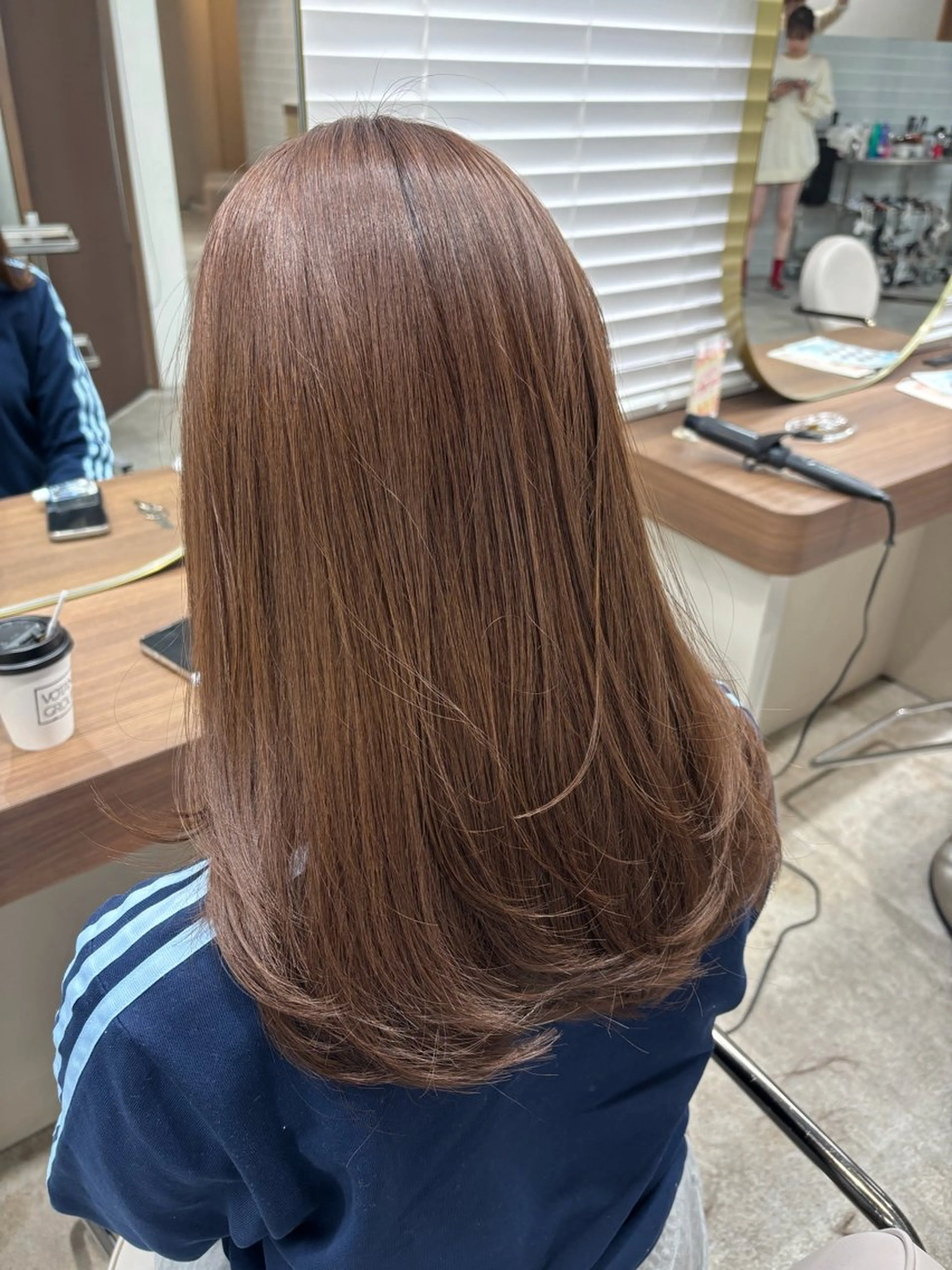 セミロング カラー ベージュカラー 透明感カラー ミルクティーベージュ レイヤーカット ヘアカラー トリートメント 藤野 結衣のヘアスタイル
