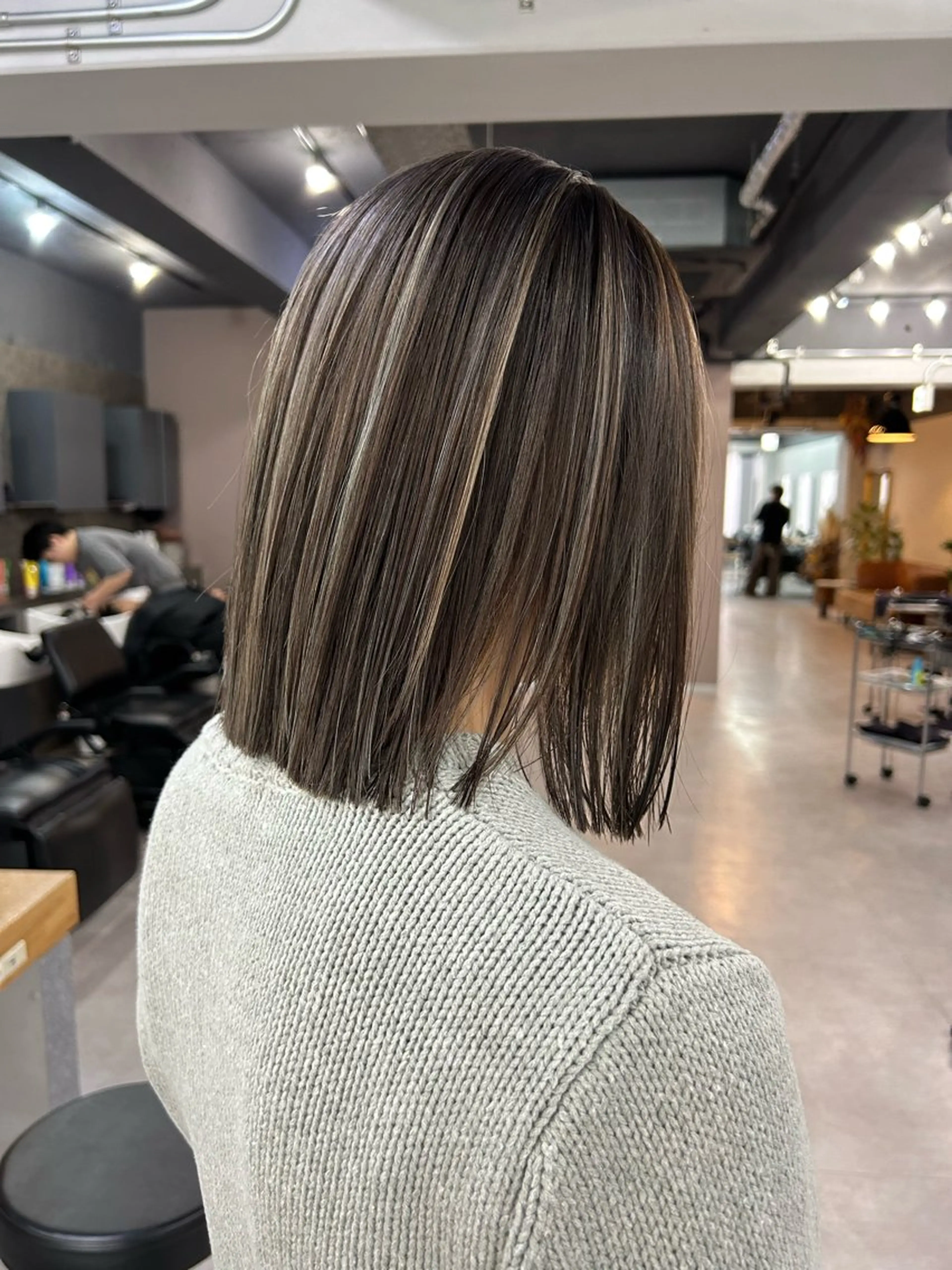 ミディアム カット ヘアカラー トリートメント ミディアムレイヤー カット/ハイライトのヘアスタイル