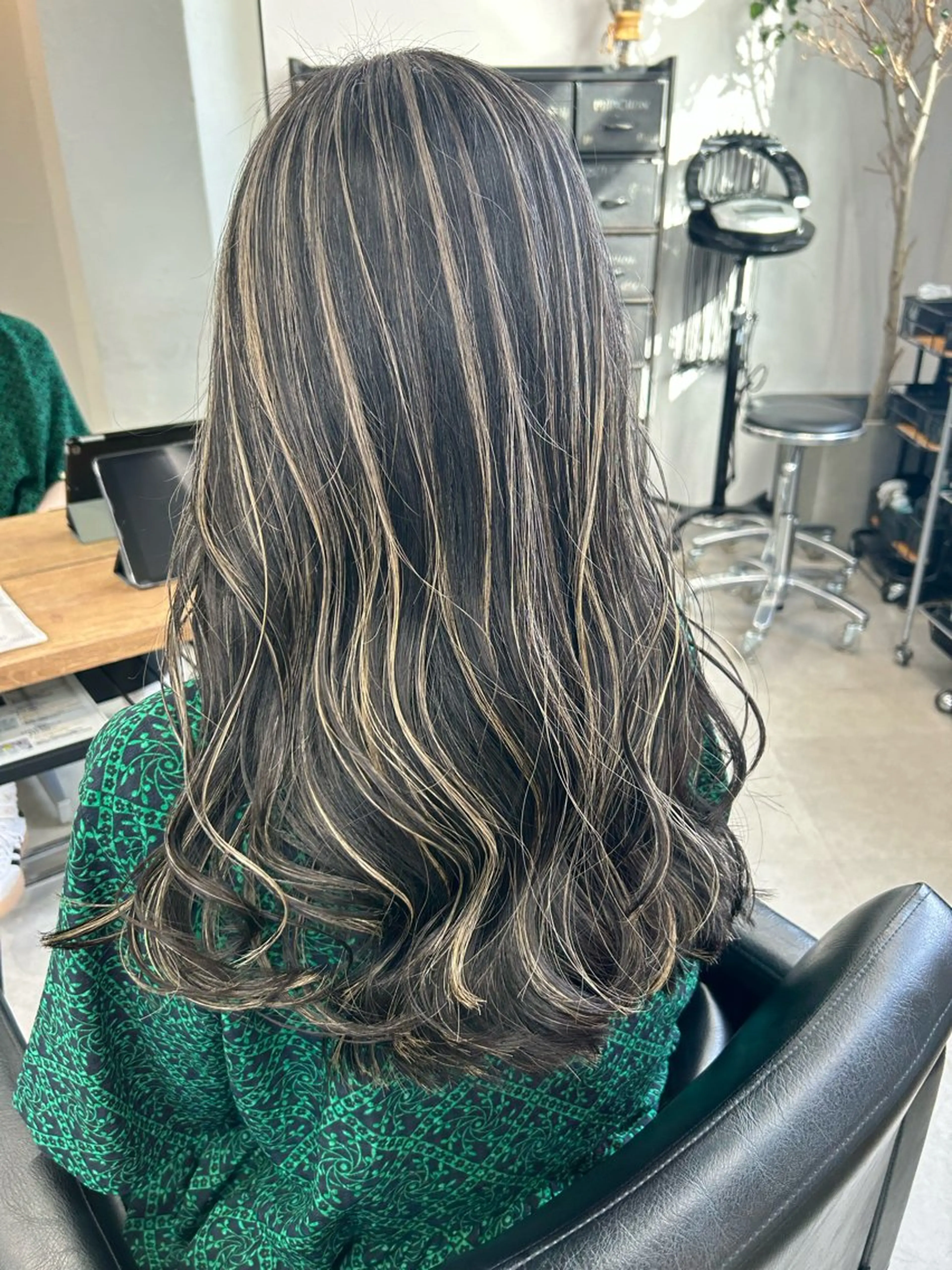 セミロング カラー ハイライトカラー ハイライト トリートメント RYOSUKE ハイトーンのヘアスタイル