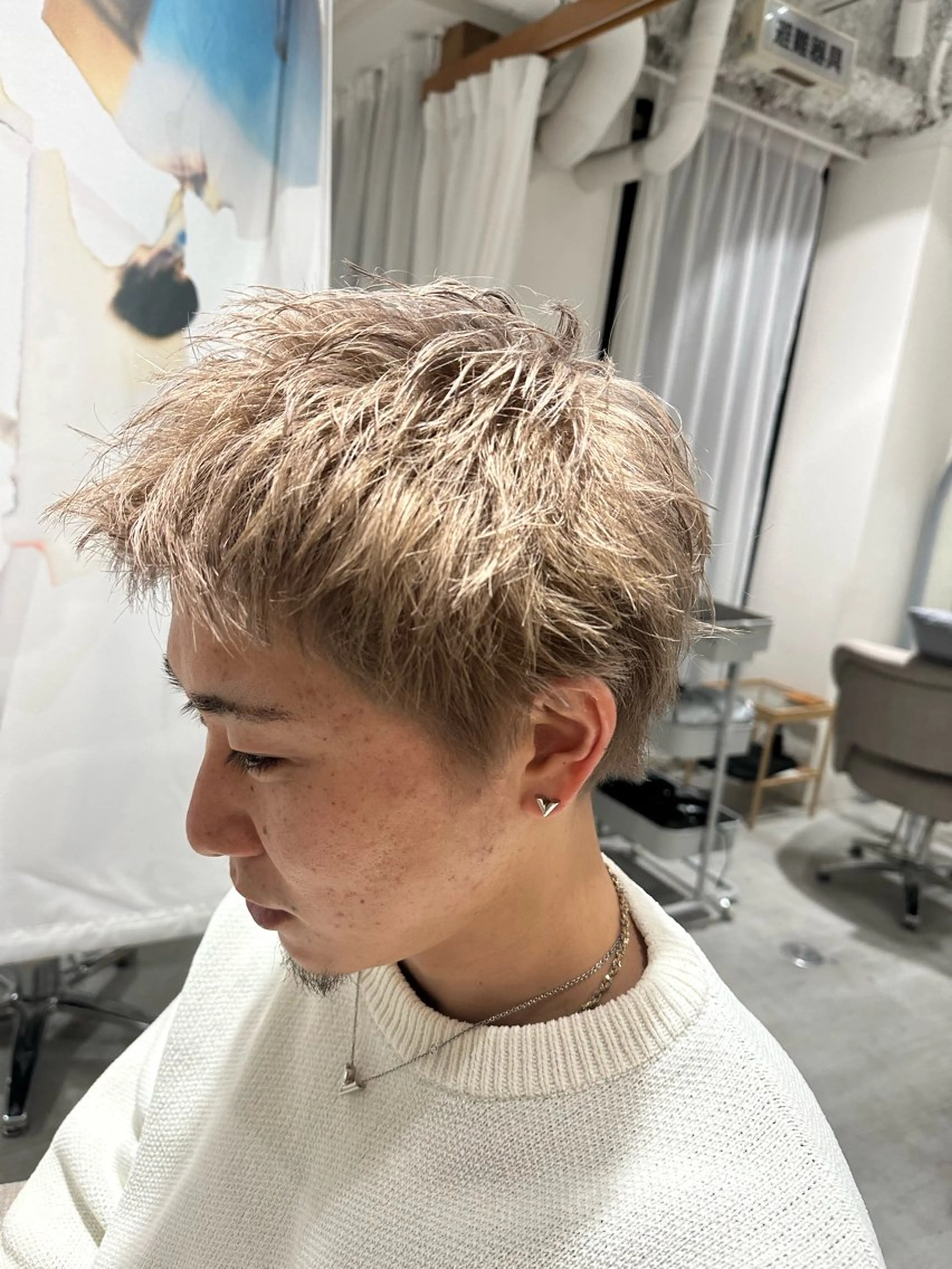 ショート カラー メンズ メンズハイトーン スパイキーショート グレージュ ハイトーンカラー ショートヘア カット ヘアカラー トリートメント 💎メンズパーマ特化 🥇メンズのプロのヘアスタイル