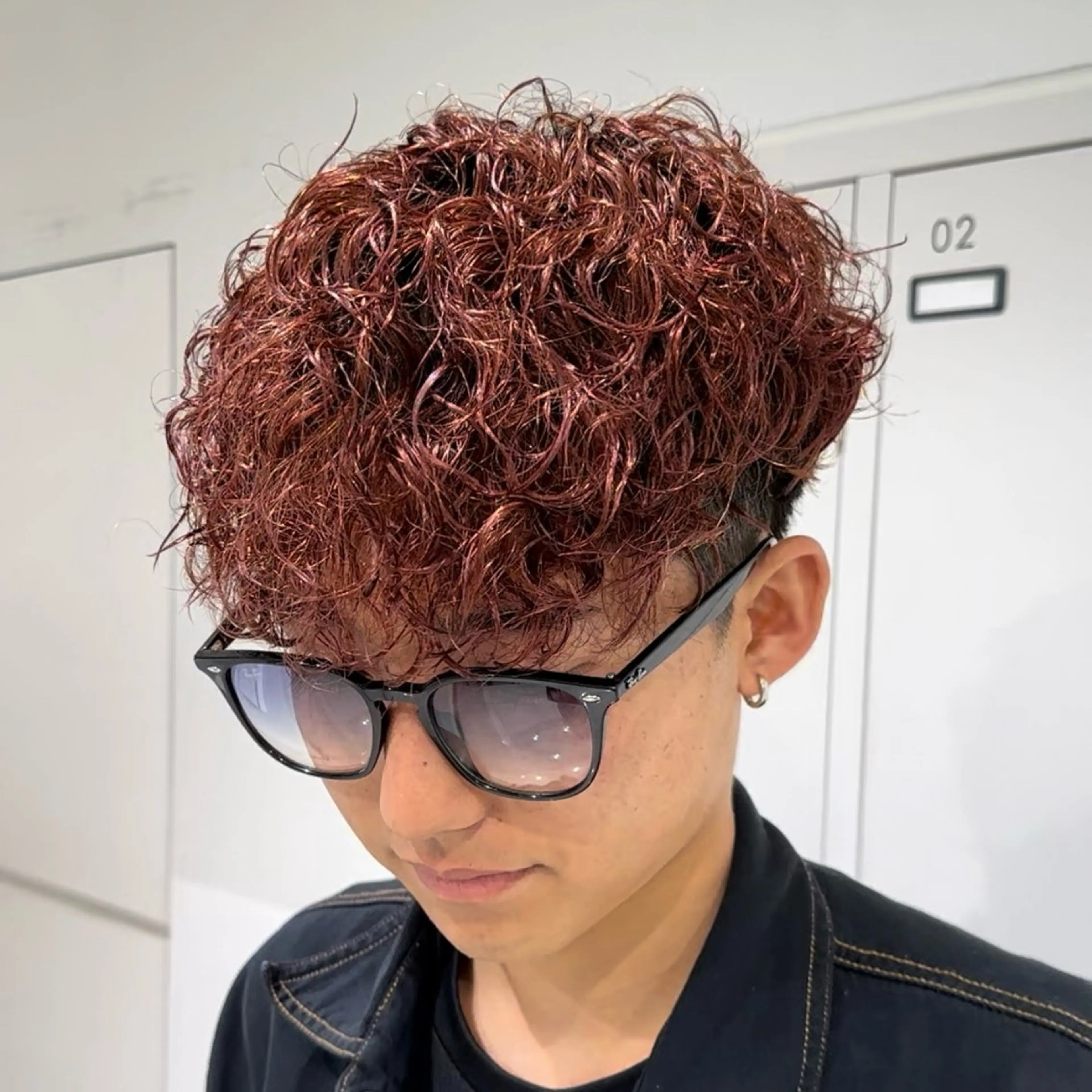 ショート パーマ メンズ メンズブリーチ メンズパーマ スペインカール フェザーパーマ職人 🪶ryosukeのヘアスタイル
