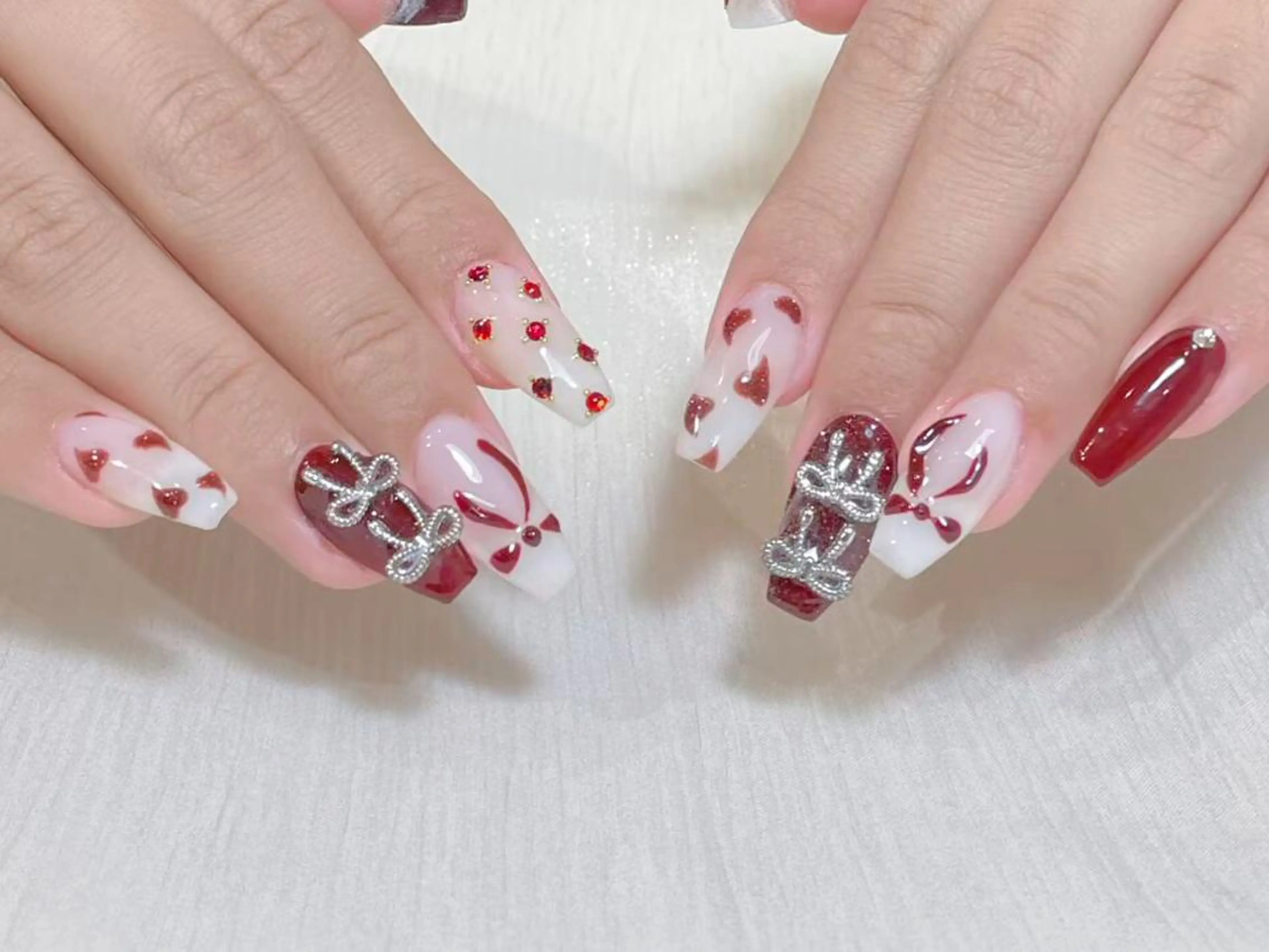 ミディアム ハンドネイル 💅 リリアのネイルデザイン
