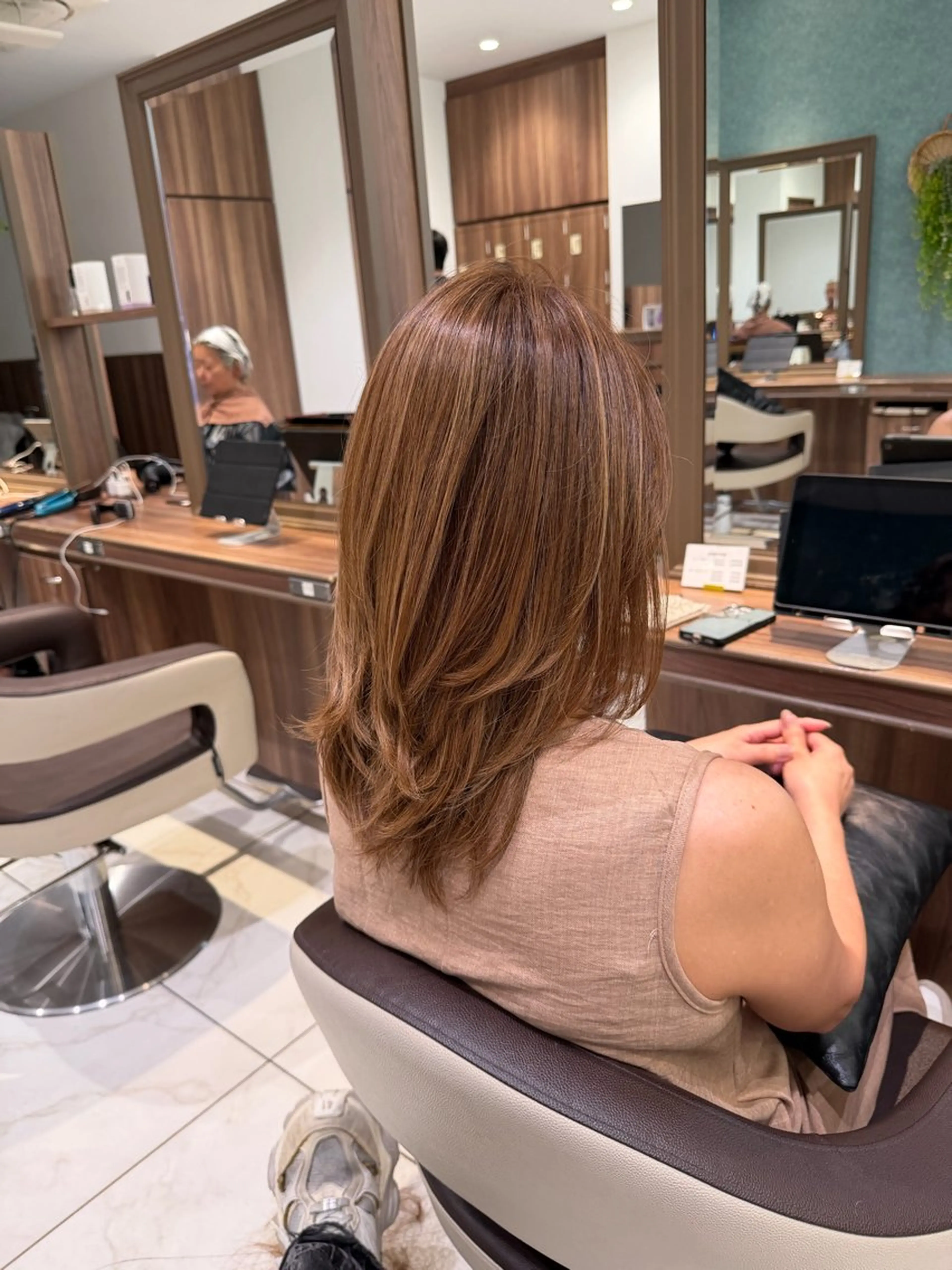 ミディアム カラー バレイヤージュ ハイライトカラー ハイライト レイヤーカット ヘアカラー 🇰🇷韓国ヘア★ 副店長.쿠리타⭐︎のヘアスタイル