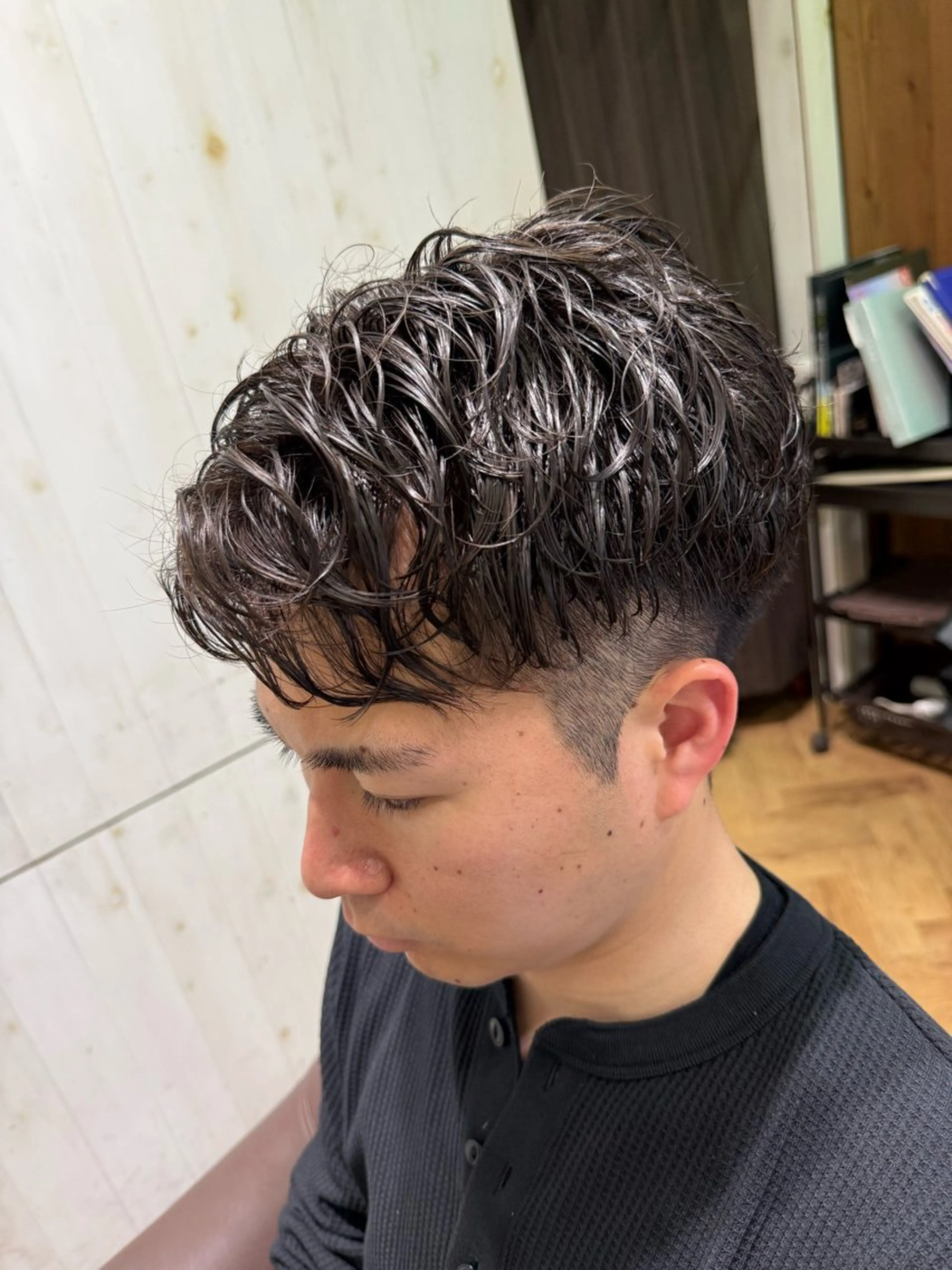 ショート パーマ メンズ アップバング メンズパーマ 溝口 槙里也のヘアスタイル