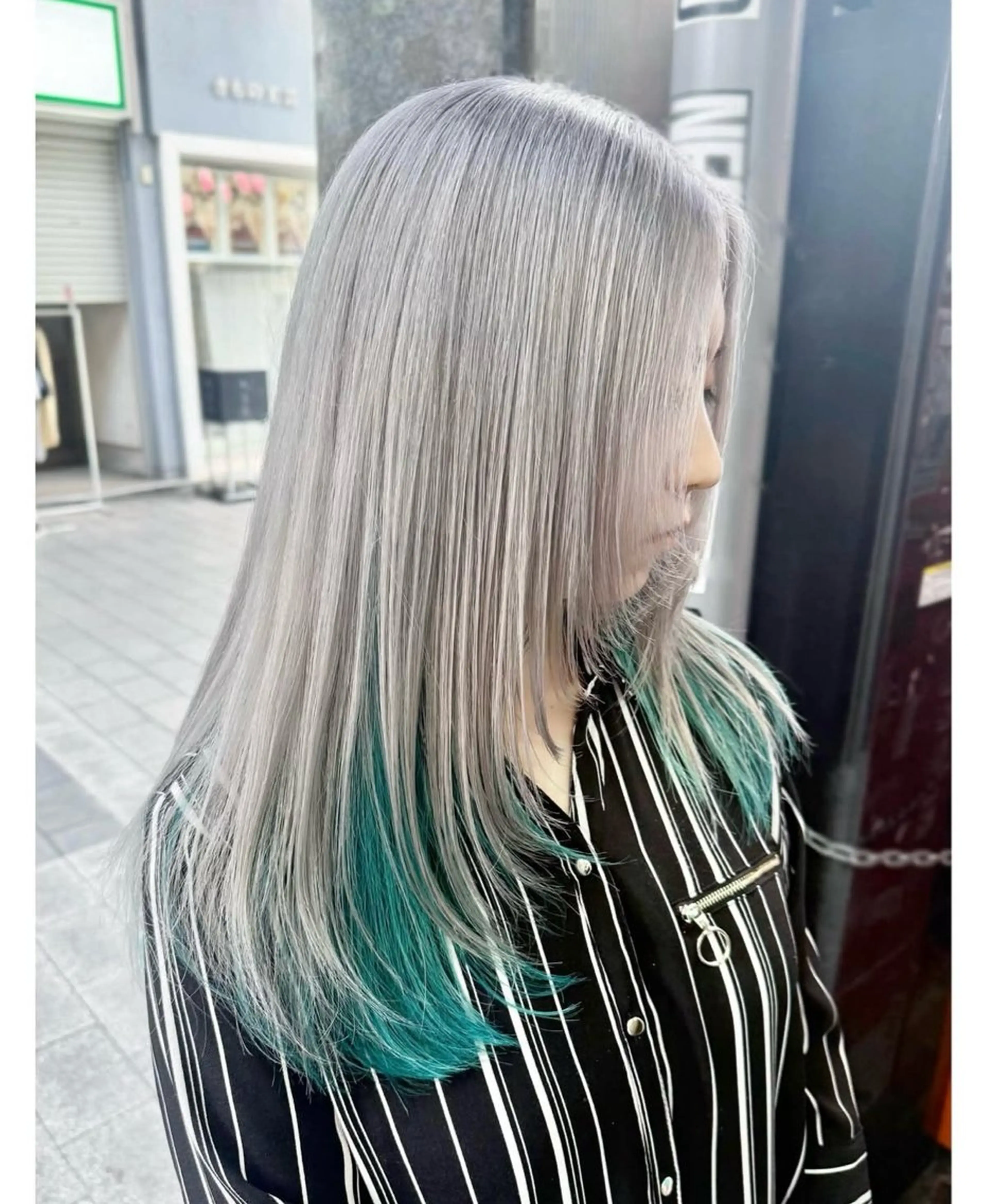 ミディアム カラー シルバー ヘアカラー GARU-ガル-所属・TSUNO🦖 派手髪/オタク美容師のヘアスタイル