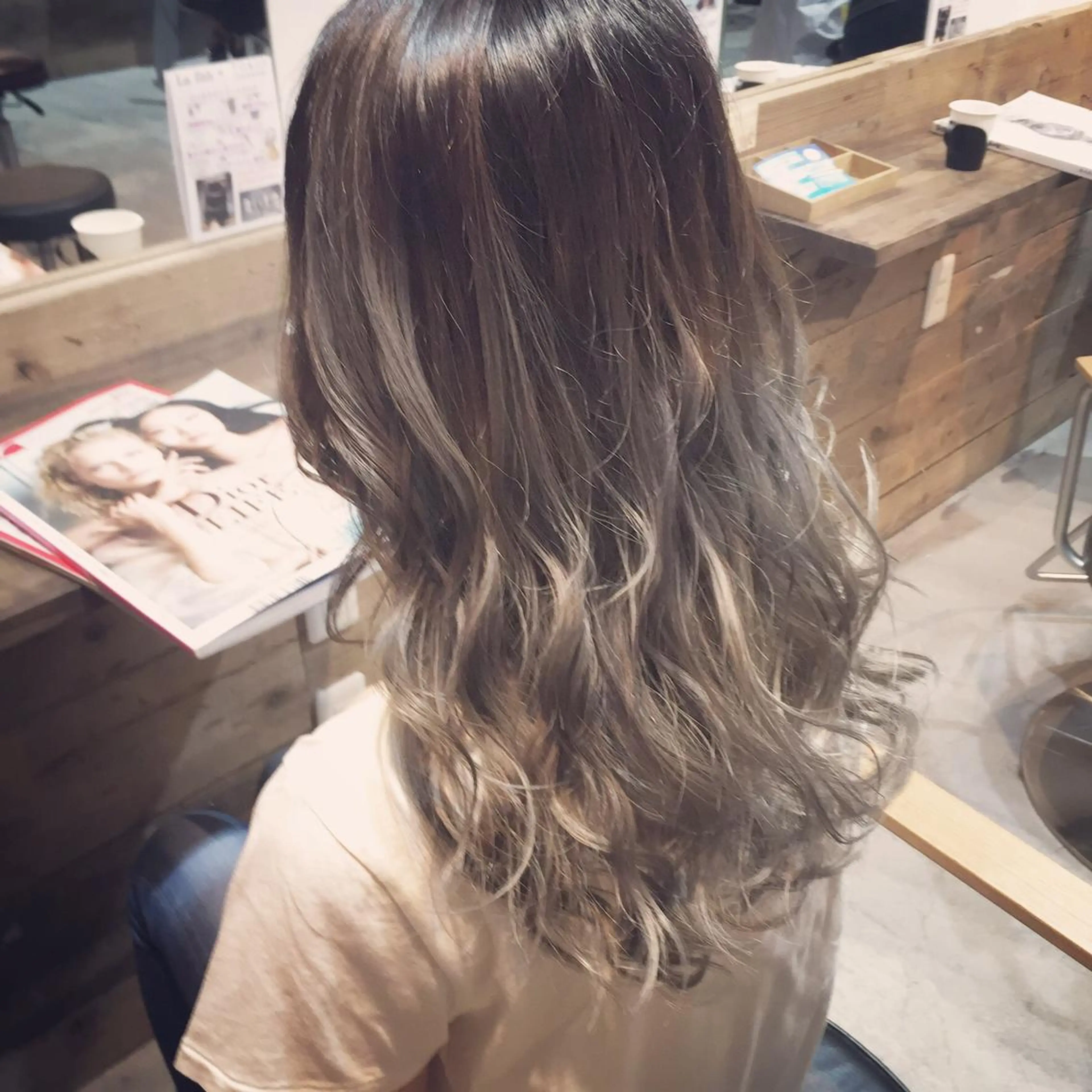 ロング カラー アッシュ グラデーションカラー 外国人風カラー ハイトーン×髪質改善 KENTAのヘアスタイル