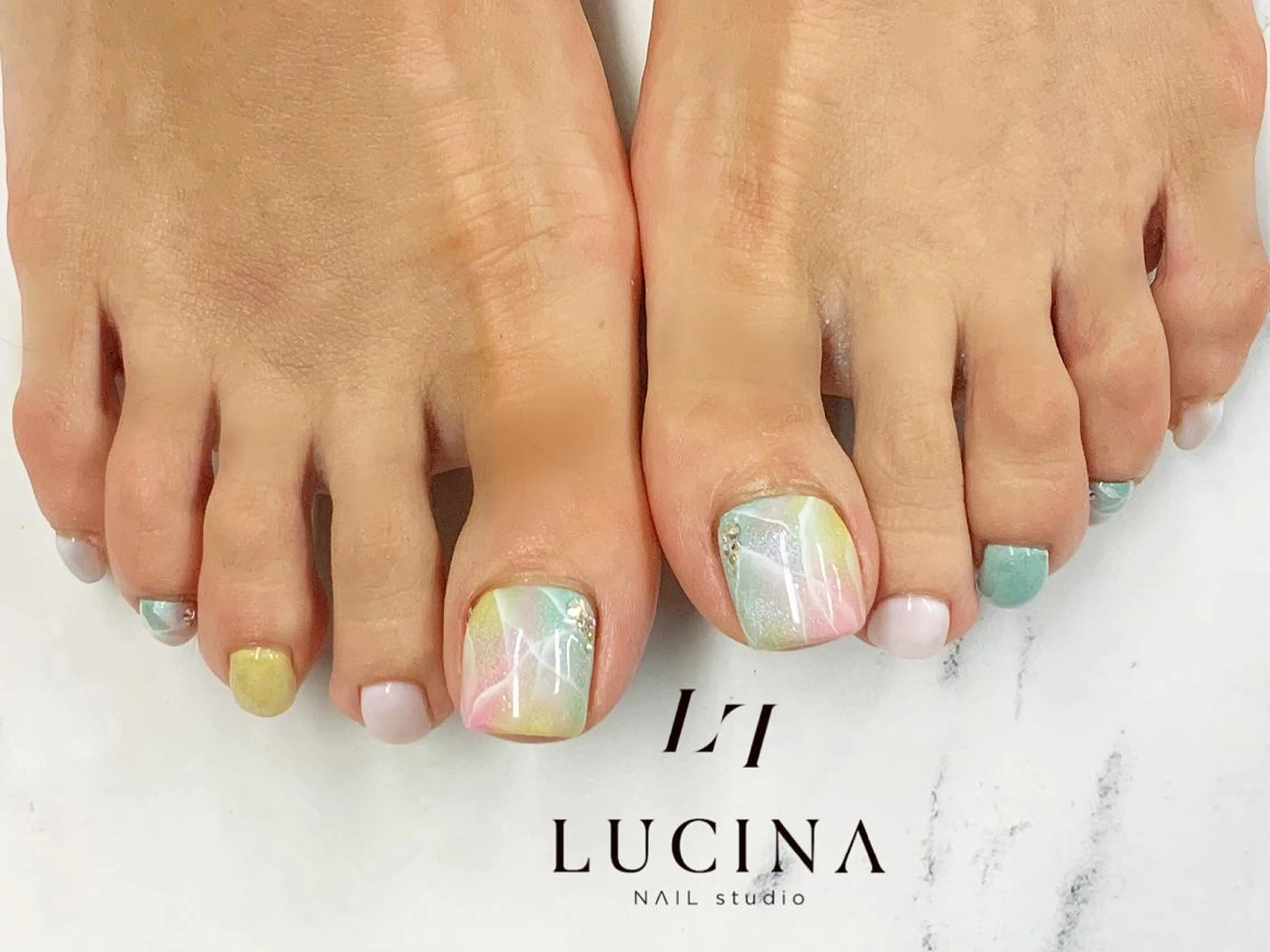 ネイル フットネイル 新橋 ルキナ スタッフのネイルデザイン