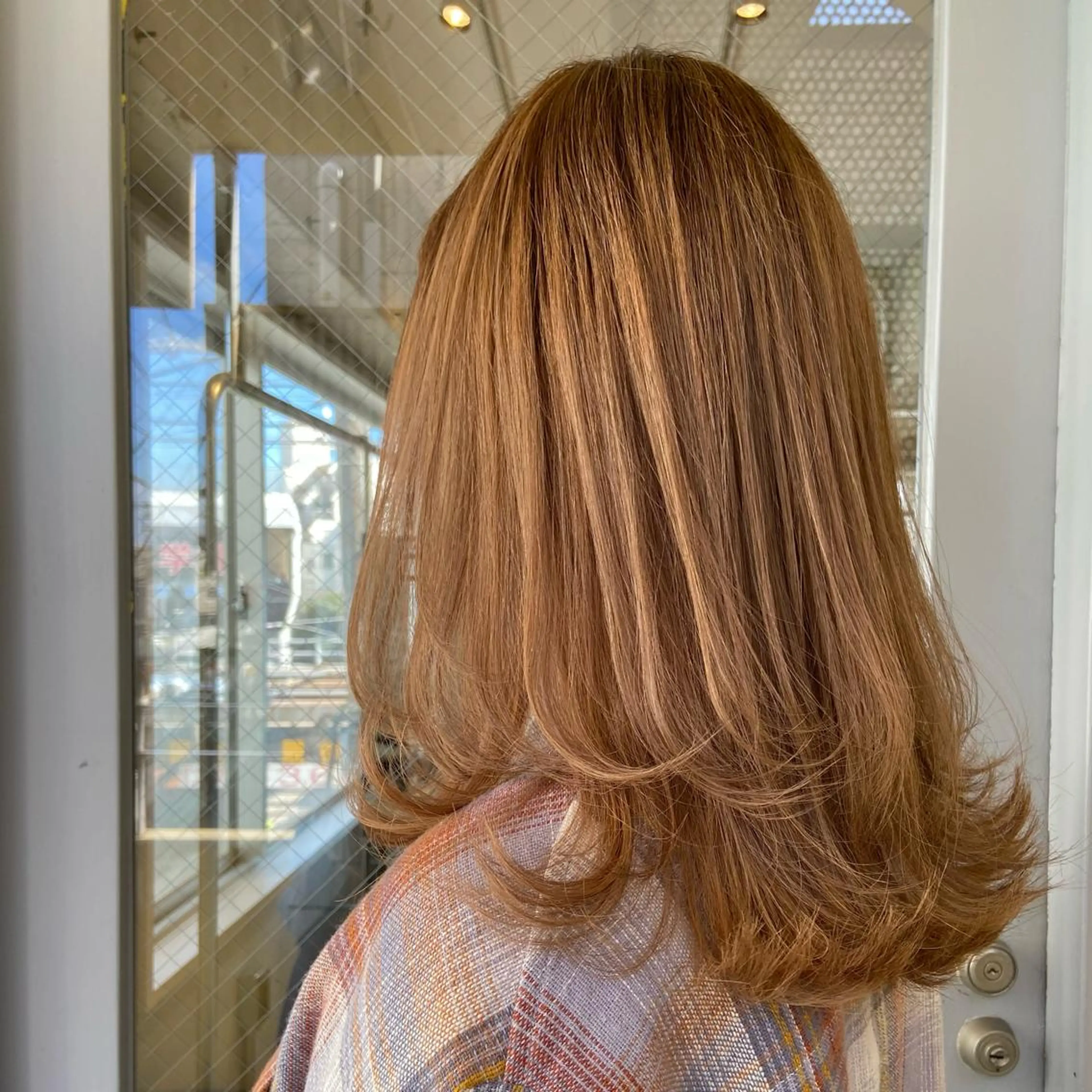 セミロング カラー ベージュカラー ブリーチ ハイライトカラー ハイライト なかまみさと 🌼極上ヘッドスパのヘアスタイル