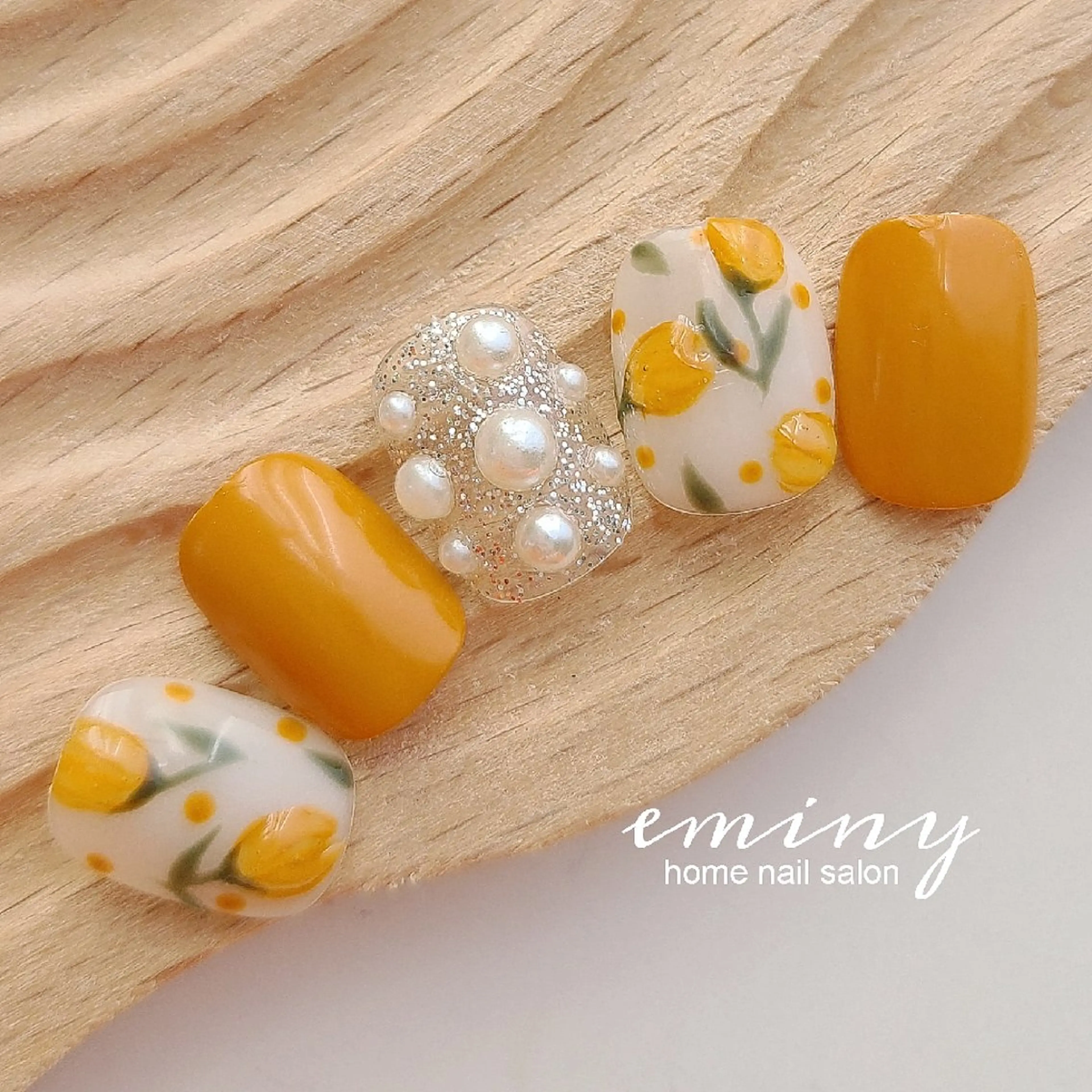 ネイル フラワーネイル ジェルネイル キラキラネイル 韓国ネイル ぷっくりネイル ハンドネイル nail salon  eminyのネイルデザイン