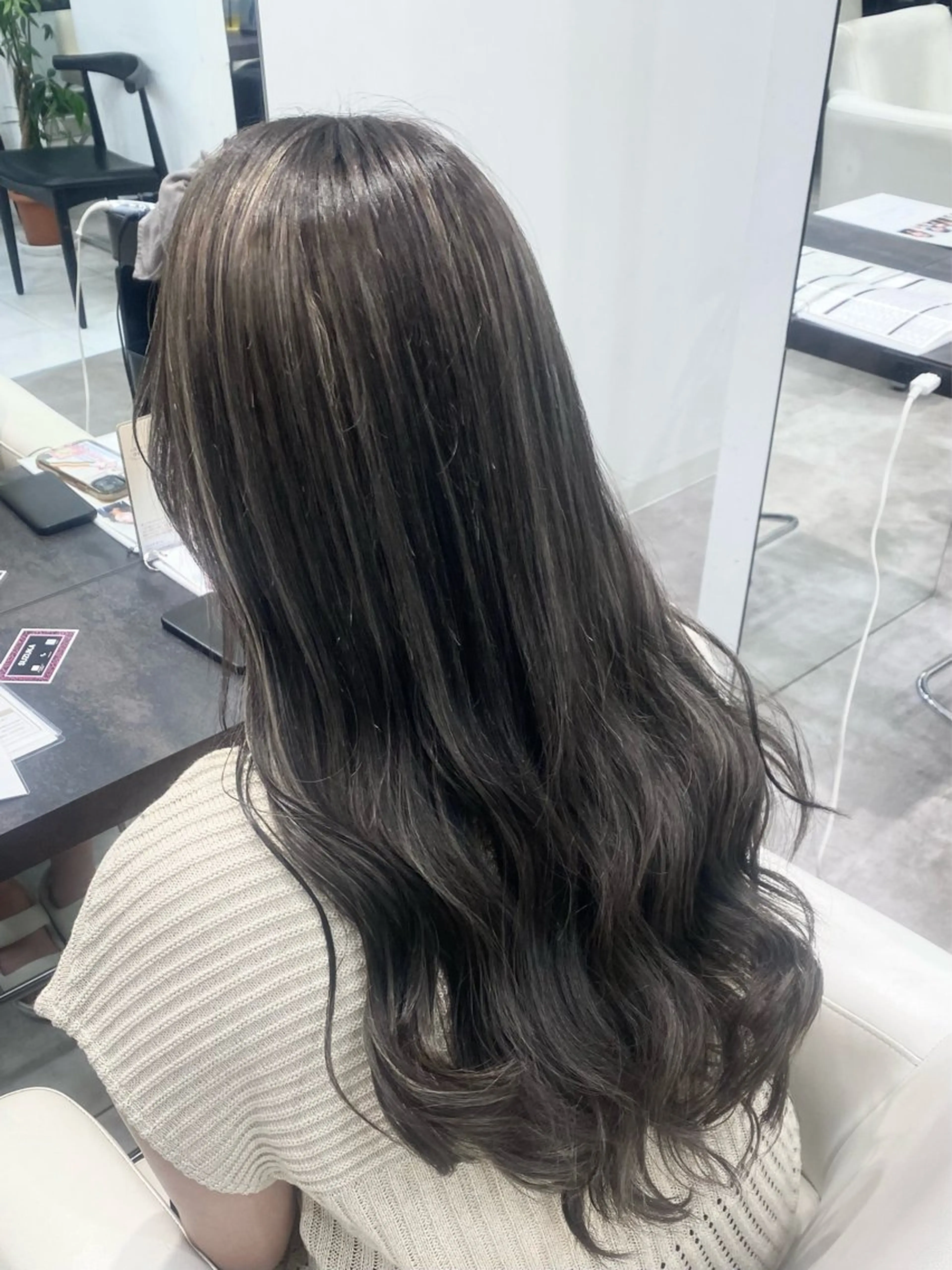 ロング カラー グレージュ ハイライトカラー ハイライト ヘアカラー 透明感カラー/髪質 改善🎀suzukaのヘアスタイル