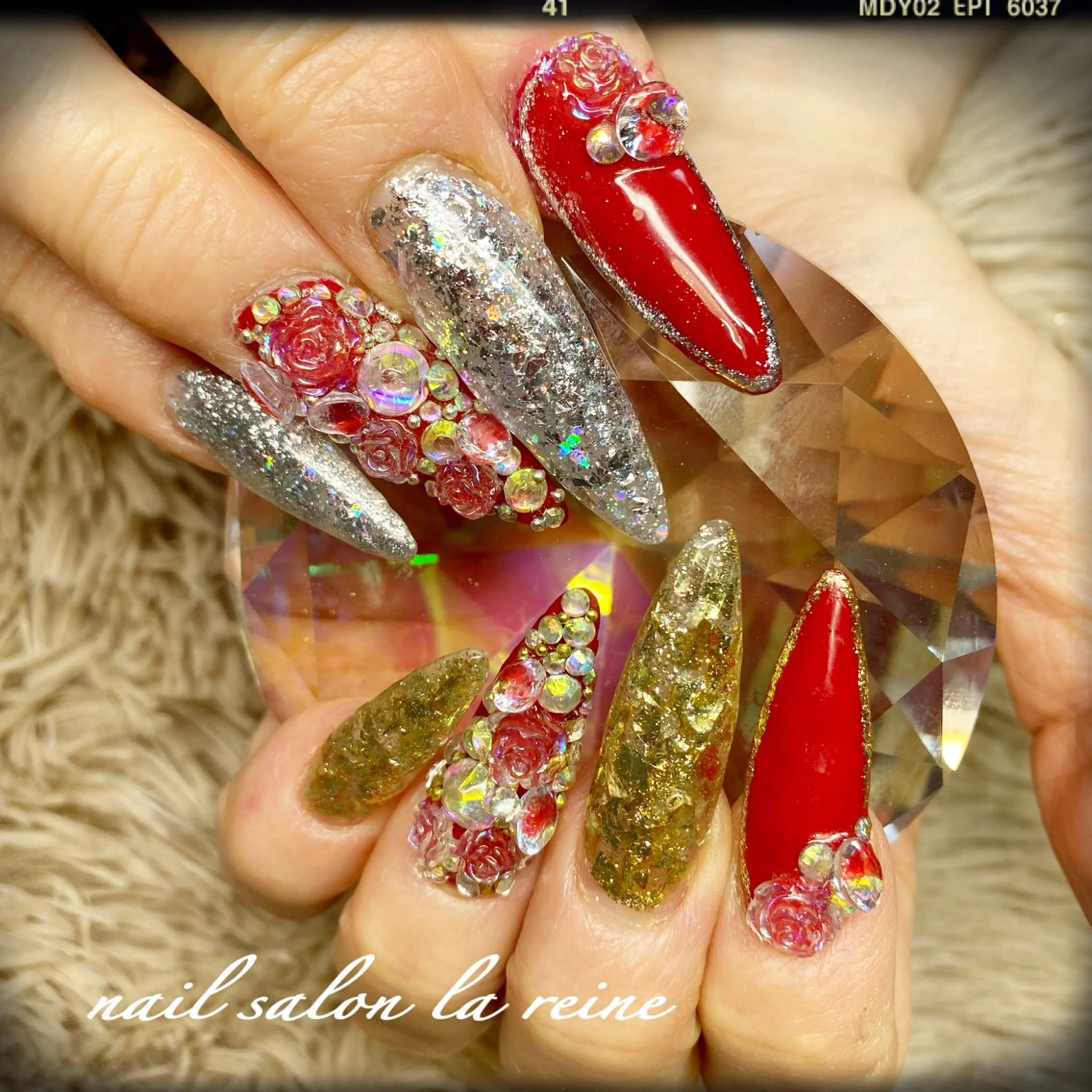 ネイル アートネイル ゴージャス ラメ(グリッター) ロングネイル 赤色 nail salon la reineのネイルデザイン