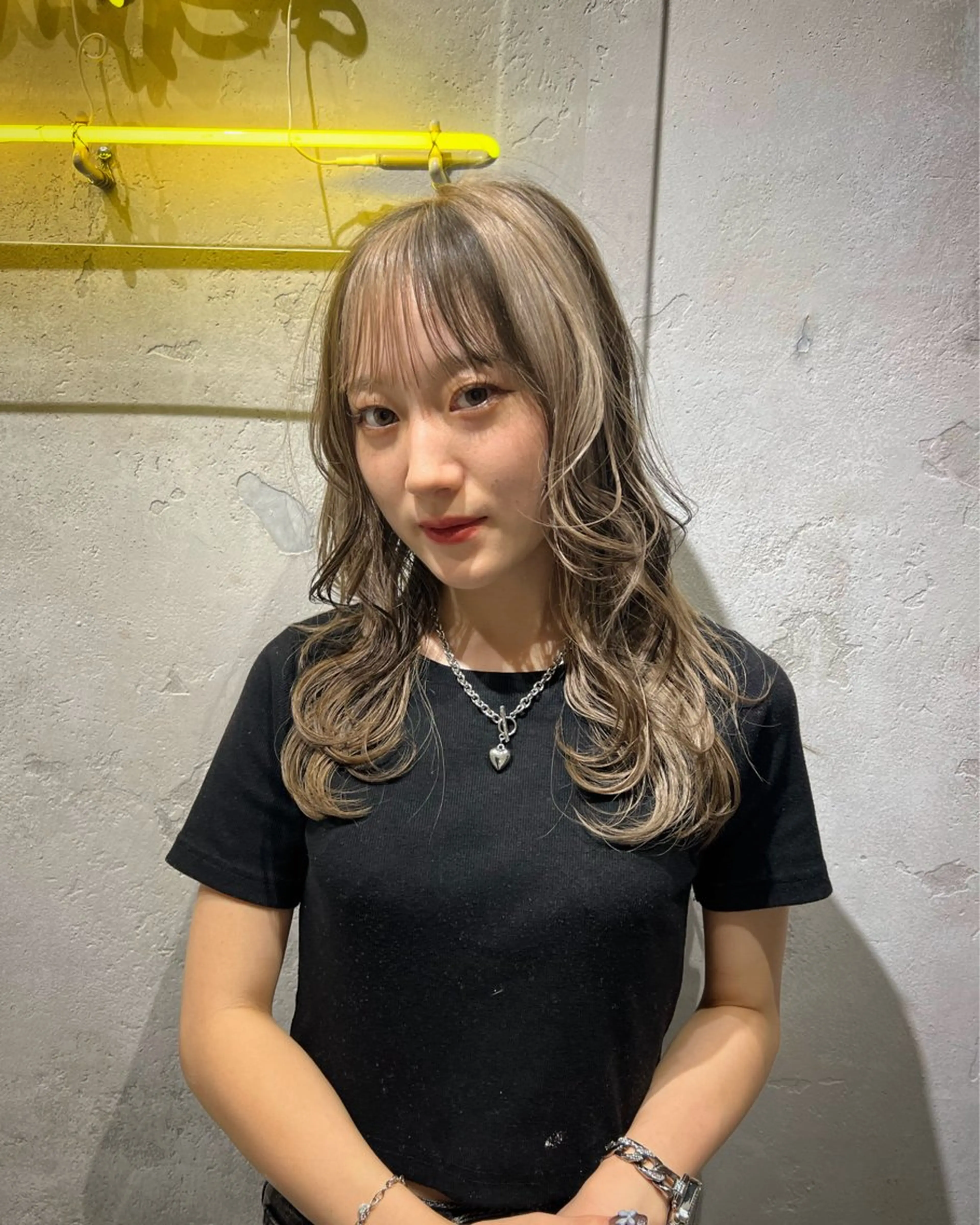 セミロング デザイン🥇複雑履歴 ハイトーン特化のヘアスタイル