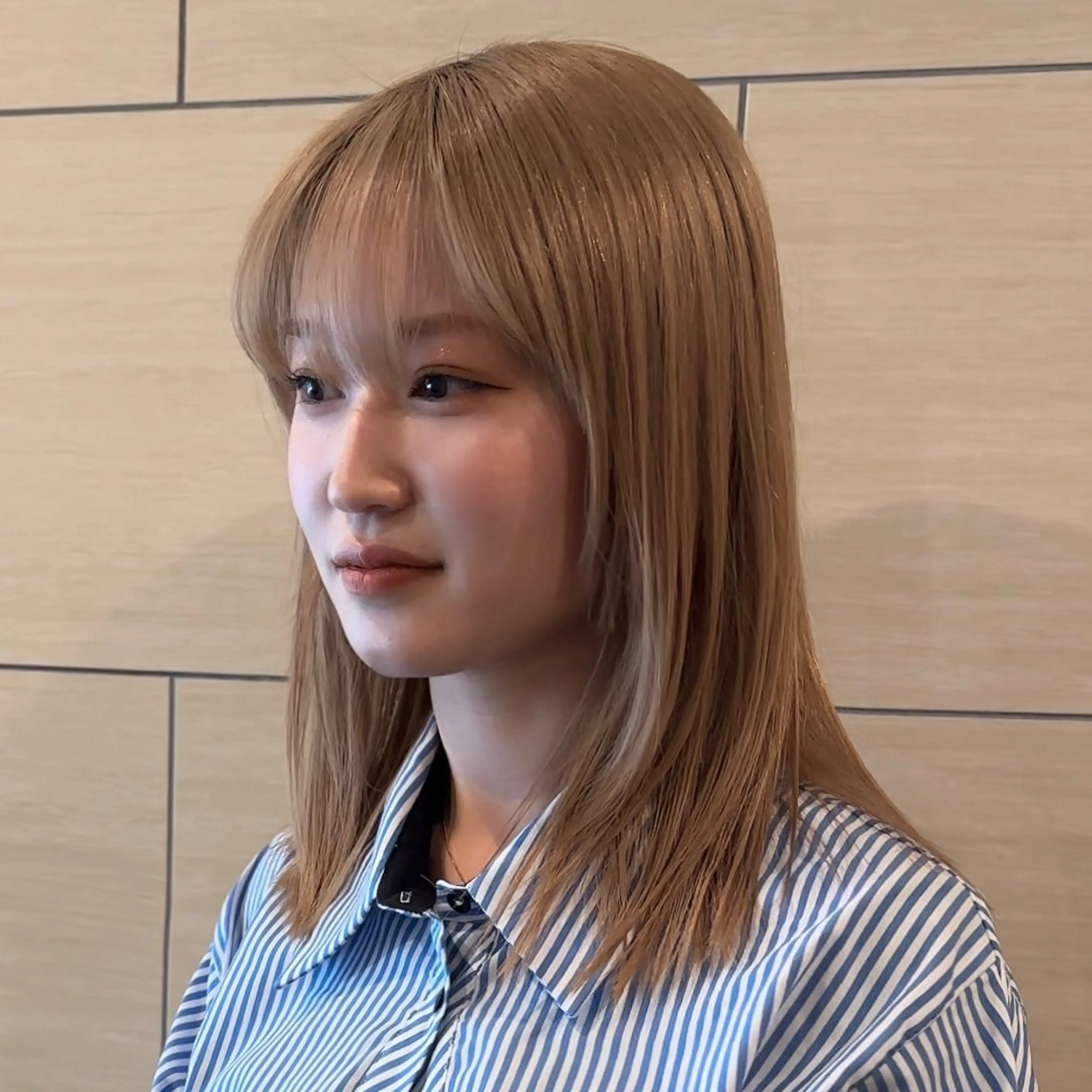 ミディアム 岸本 理希のヘアスタイル