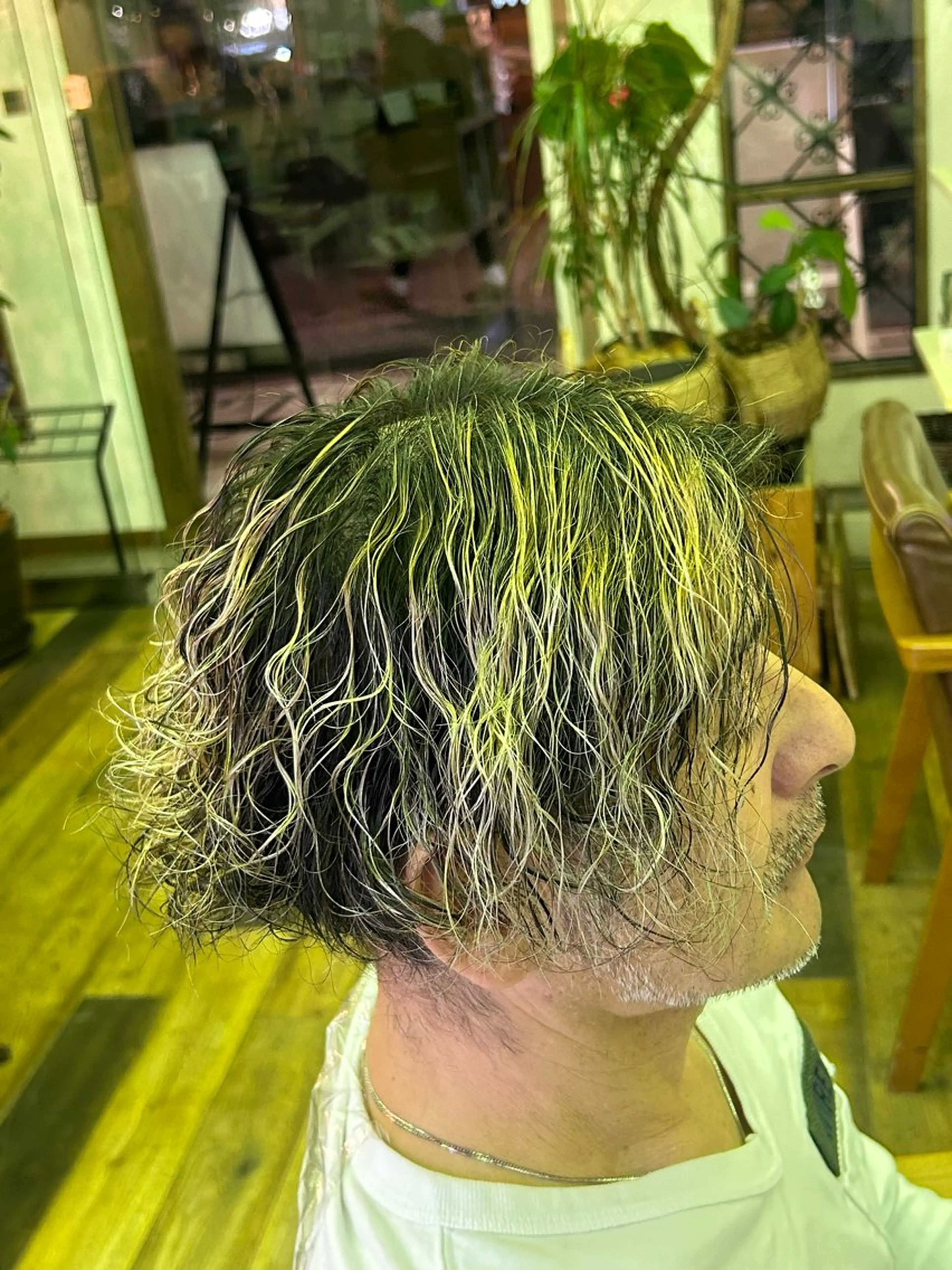 パーマ メンズ カット パーマ メンズ/海外風/ 波巻き/サーフカールのヘアスタイル