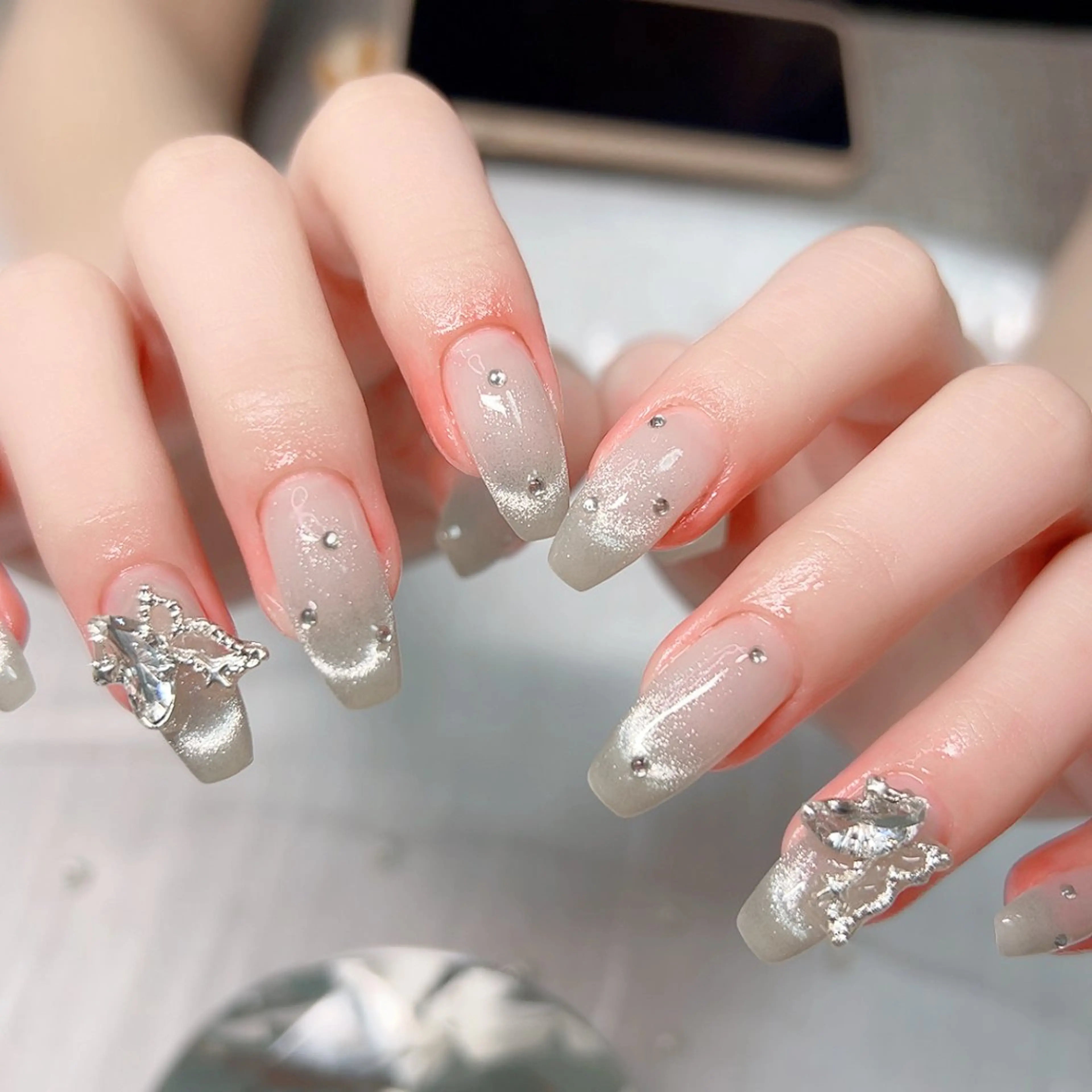 ネイル フレンチネイル ゴールド グラデーション ハンドネイル Cute Tips nailのネイルデザイン