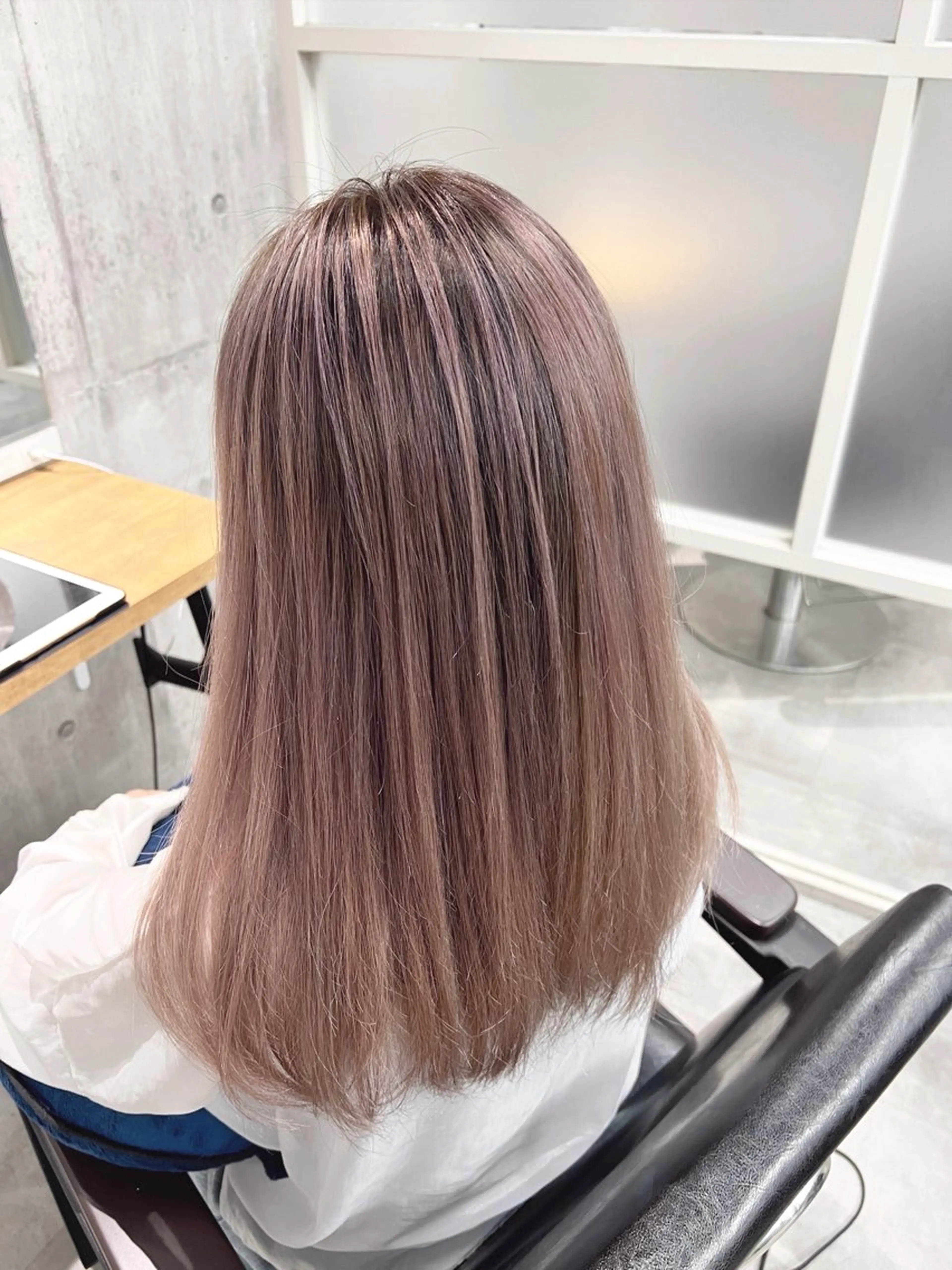 セミロング カラー ブリーチ ケアブリーチ ダブルカラー イヤリングカラー ハイライトカラー カット ヘアカラー newi ナカノのヘアスタイル