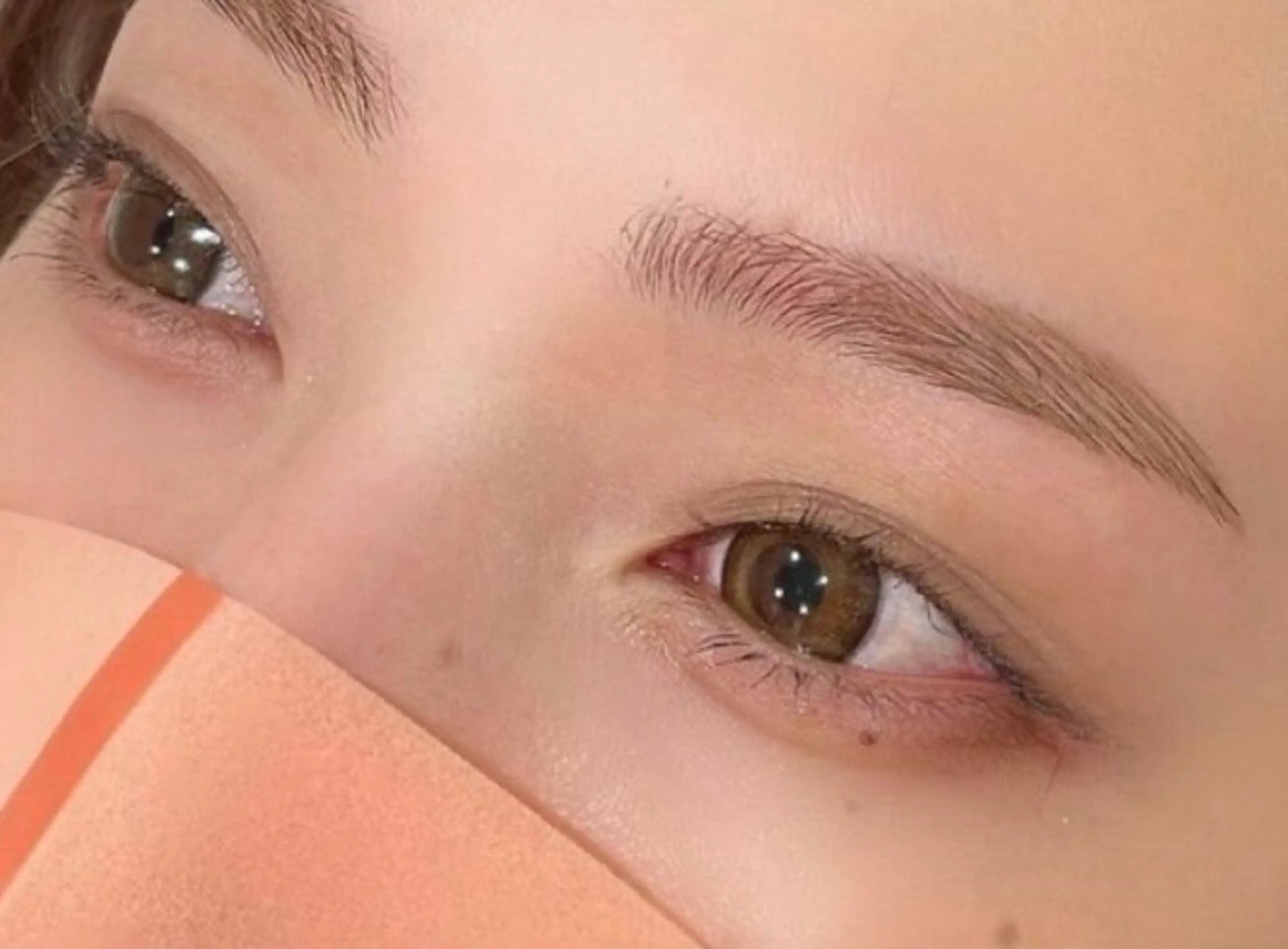 アイブロウ 眉毛ワックス脱毛 りこGlow-up Beauty丸の内のマツエク・マツパデザイン