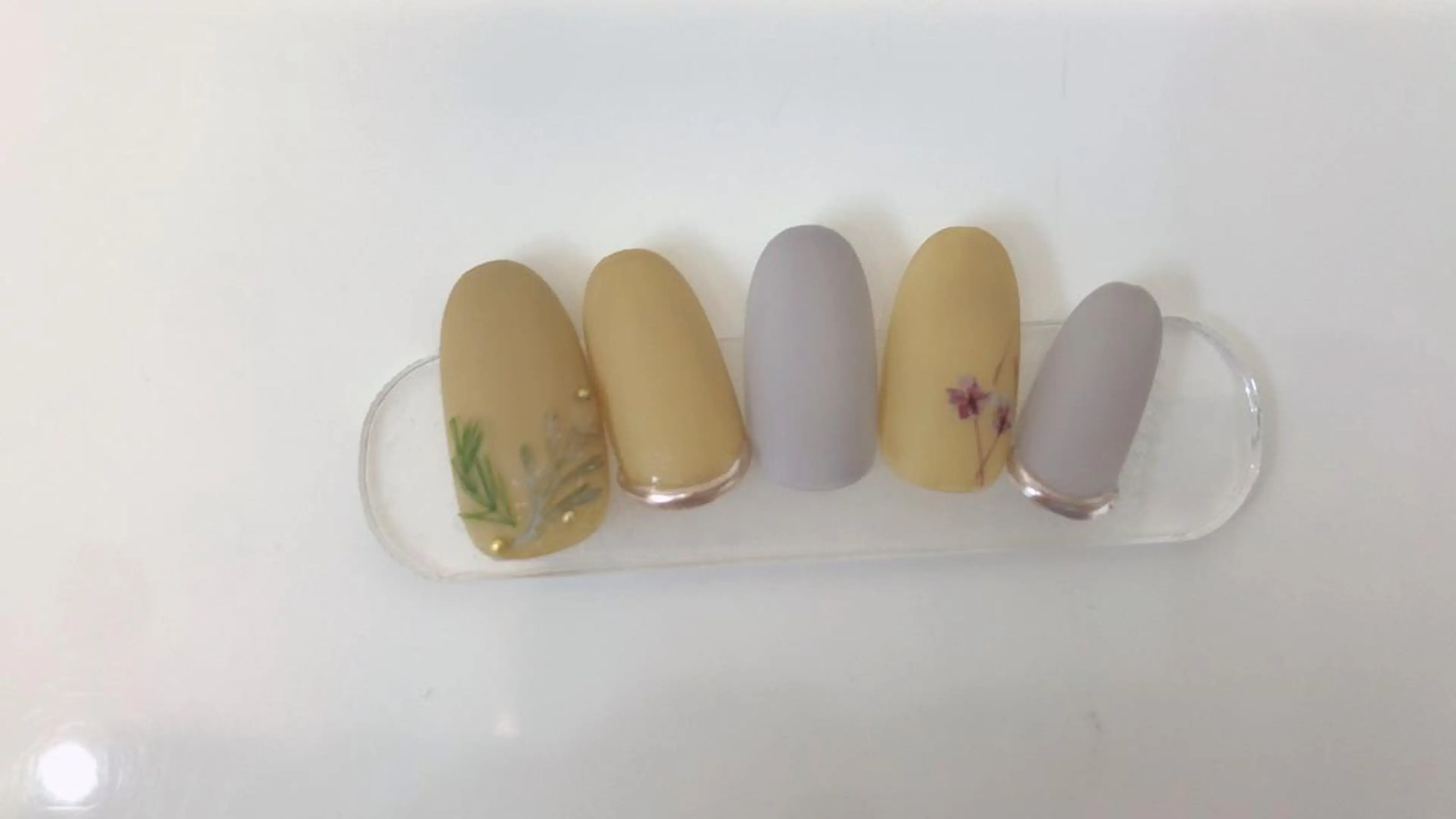 ネイル フラッシュネイル フットネイル フレンチネイル ジェルネイル ガラスフレンチ brilliant s.kのネイルデザイン