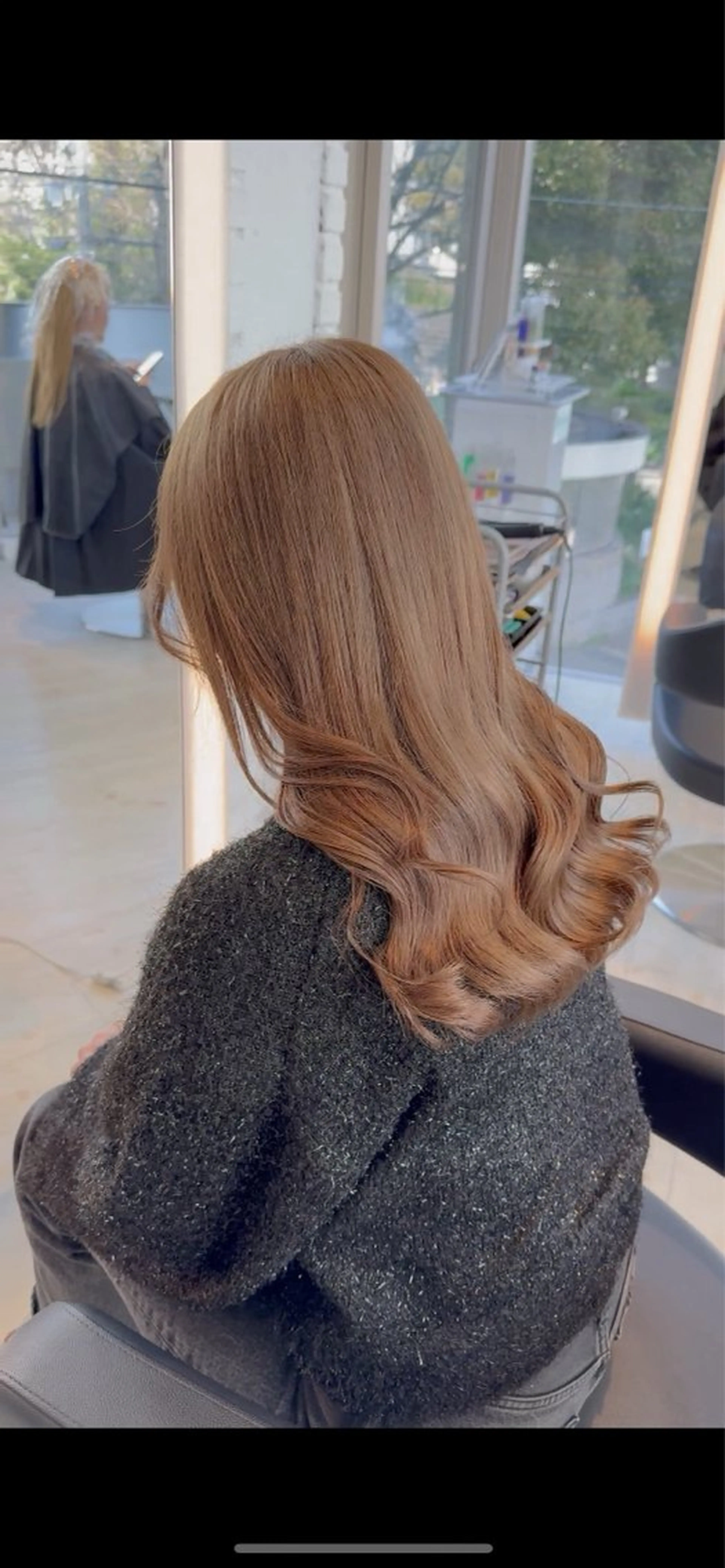 セミロング カラー ブリーチ/髪質改善/ ハイトーン/暖色のヘアスタイル