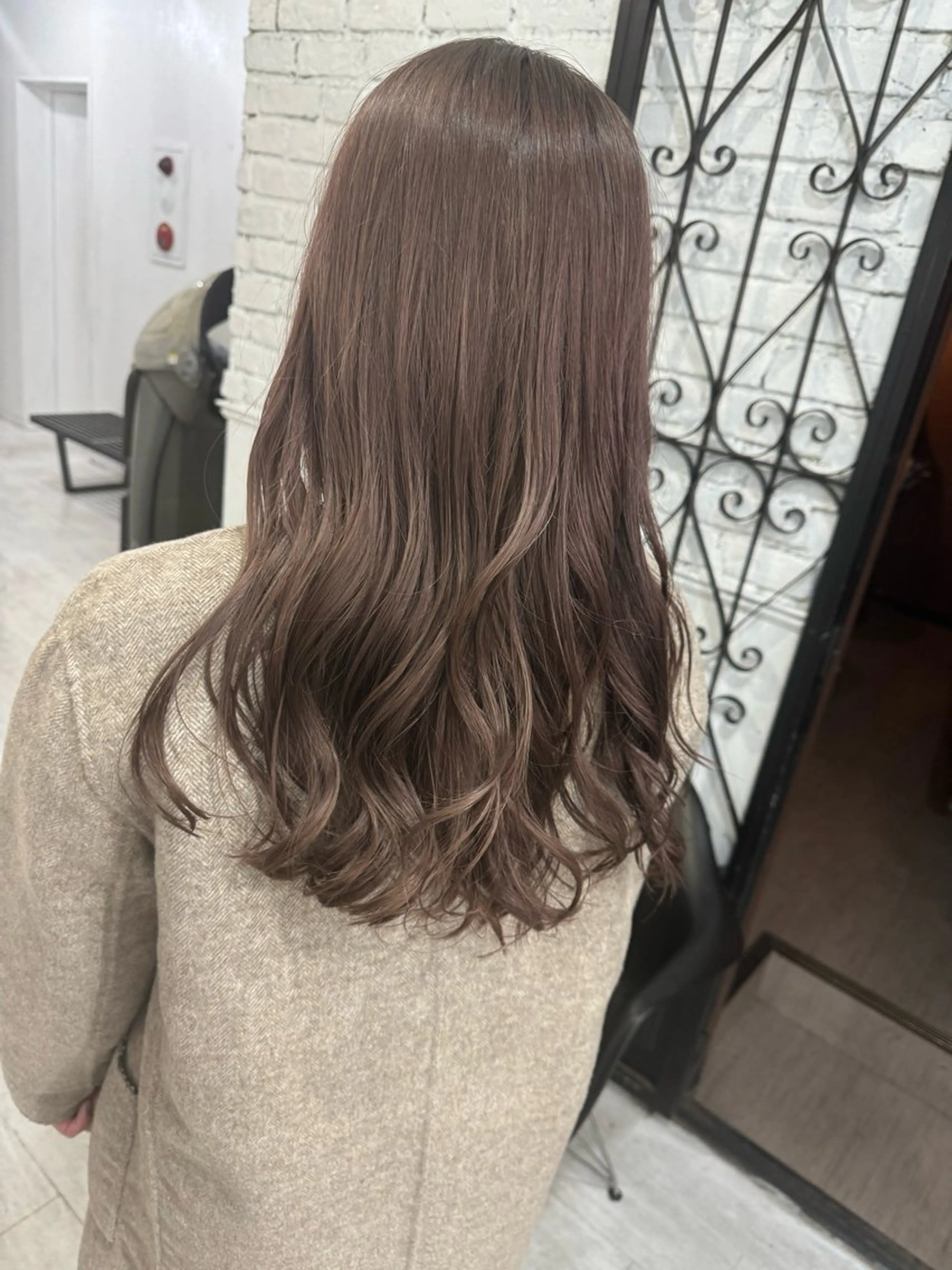 ロング カラー バレイヤージュ ミストバング ベージュカラー ブリーチ 抜きっぱなしブロンド 札幌ブリーチカラー/ ダブルカラー/ドイのヘアスタイル