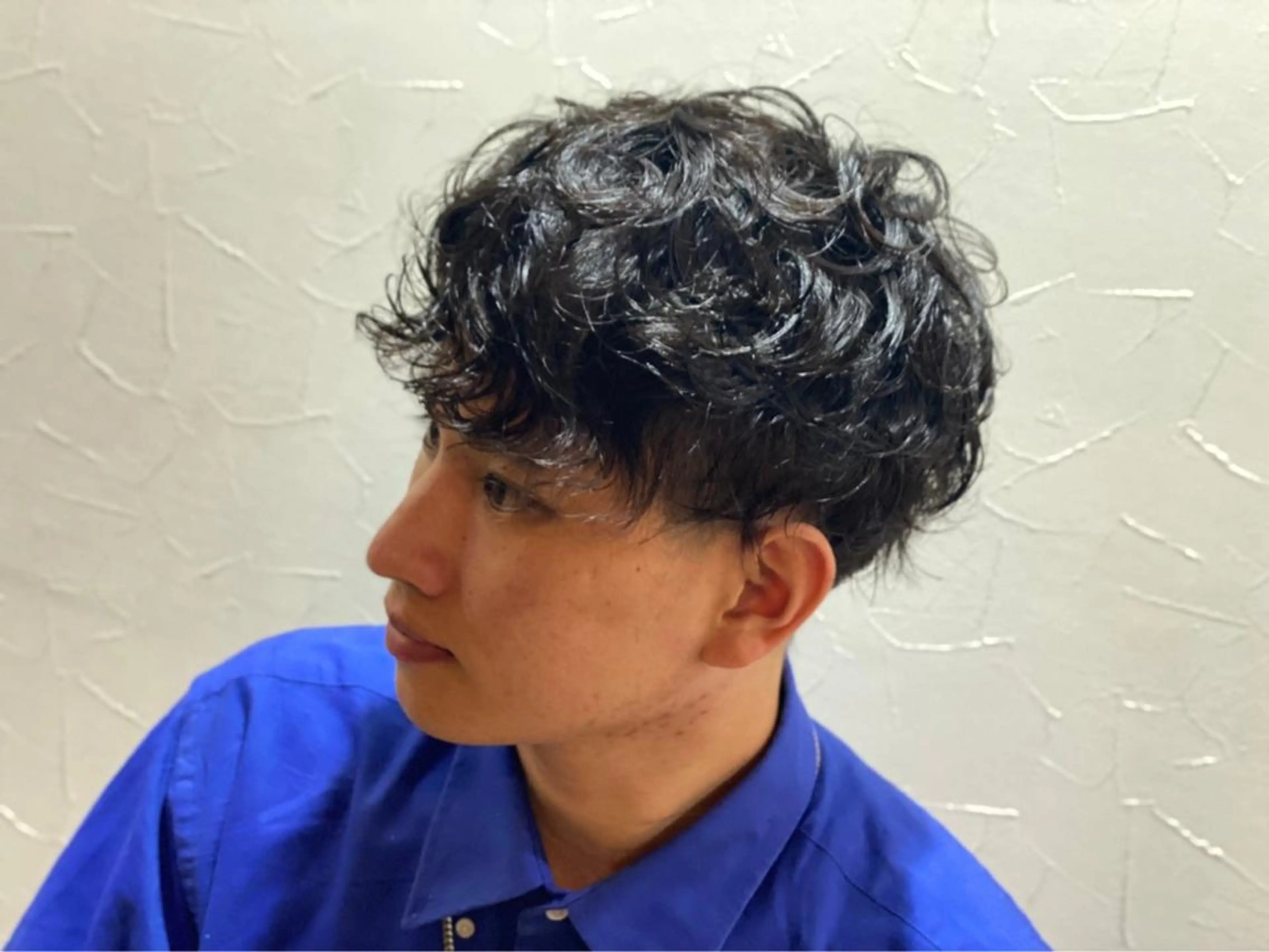 ショート パーマ メンズ 渡邉 真生のヘアスタイル