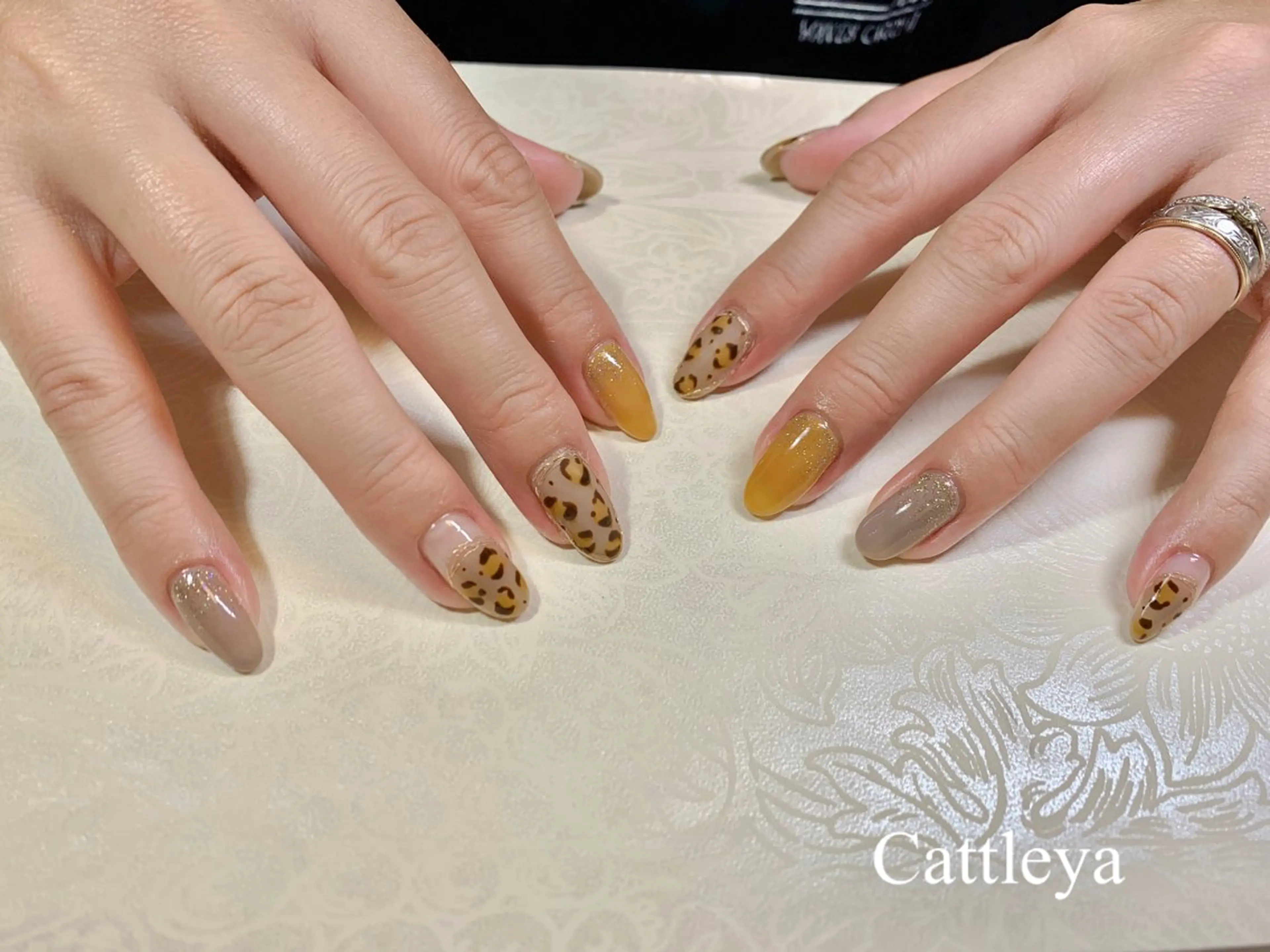 ネイル アニマル柄 Cattleya カトレアのネイルデザイン