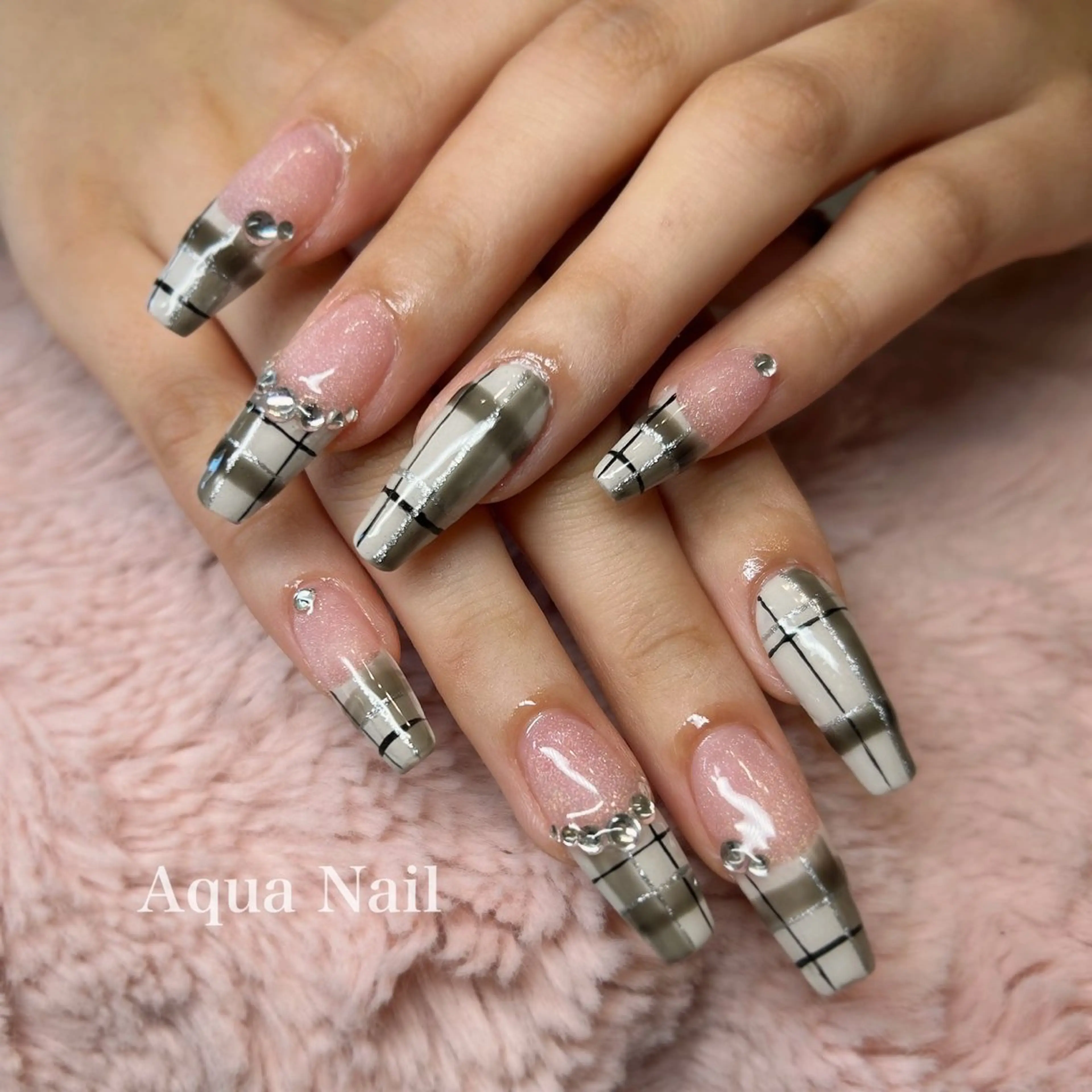 ネイル シルバー ハンドネイル AQUA NAILのネイルデザイン