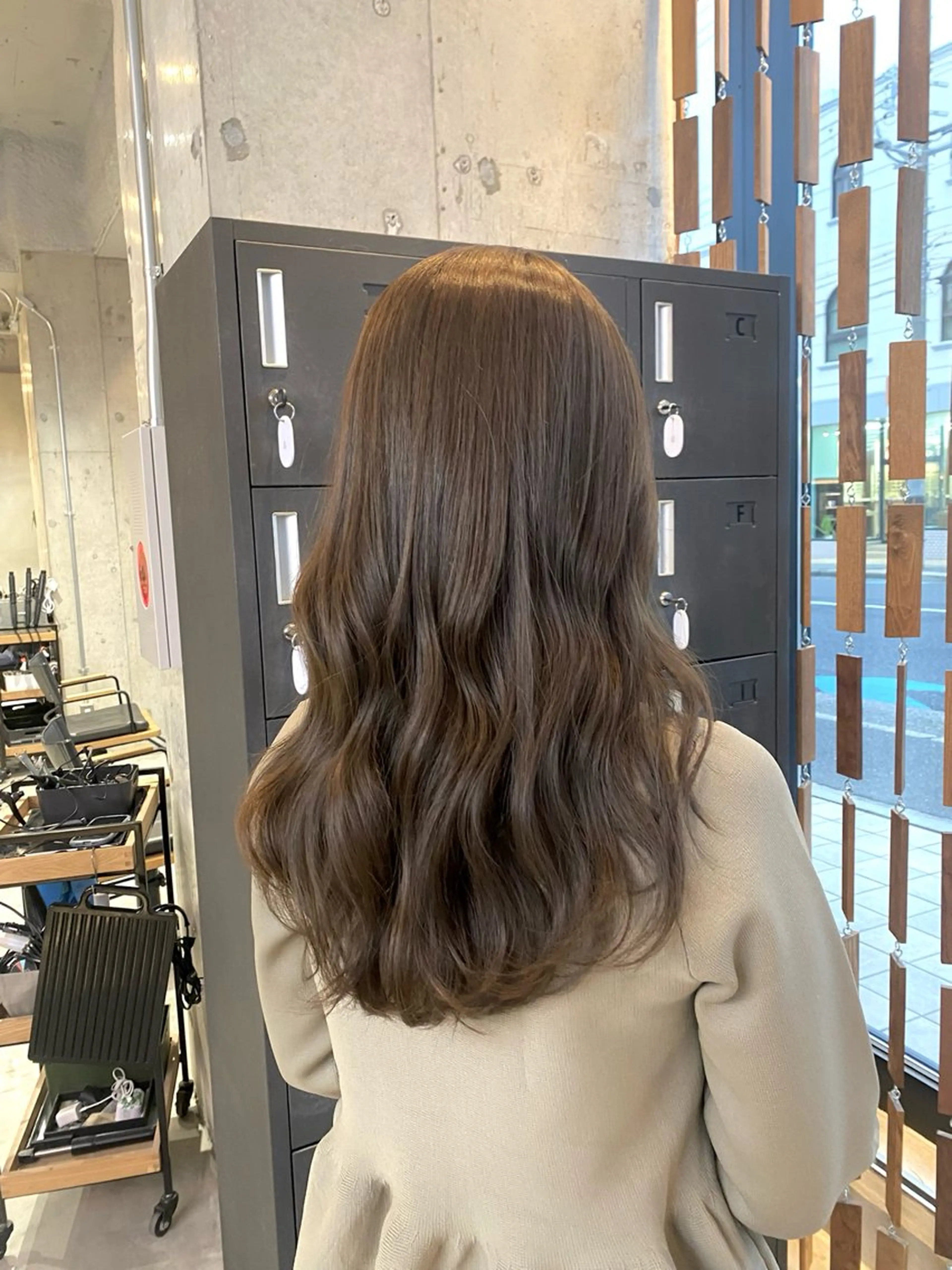 ロング カラー 透明感カラー オリーブカラー 佐々木 彩乃のヘアスタイル