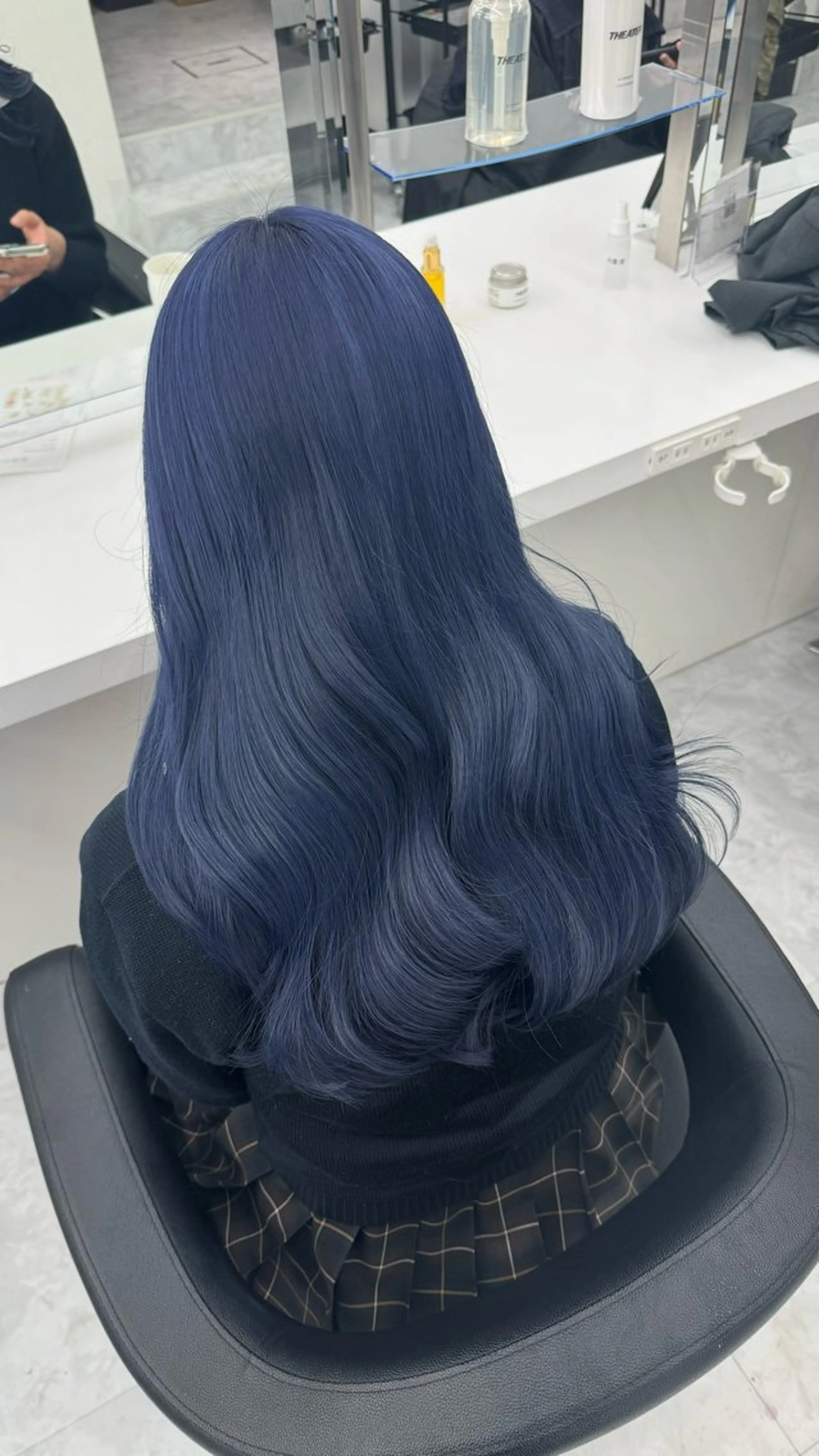 セミロング カラー アッシュ ブリーチ ブルーカラー ブルーアッシュ ブルーラベンダー ヘアカラー トリートメント ケアブリーチ/ 髪質改善/上質艶髪のヘアスタイル
