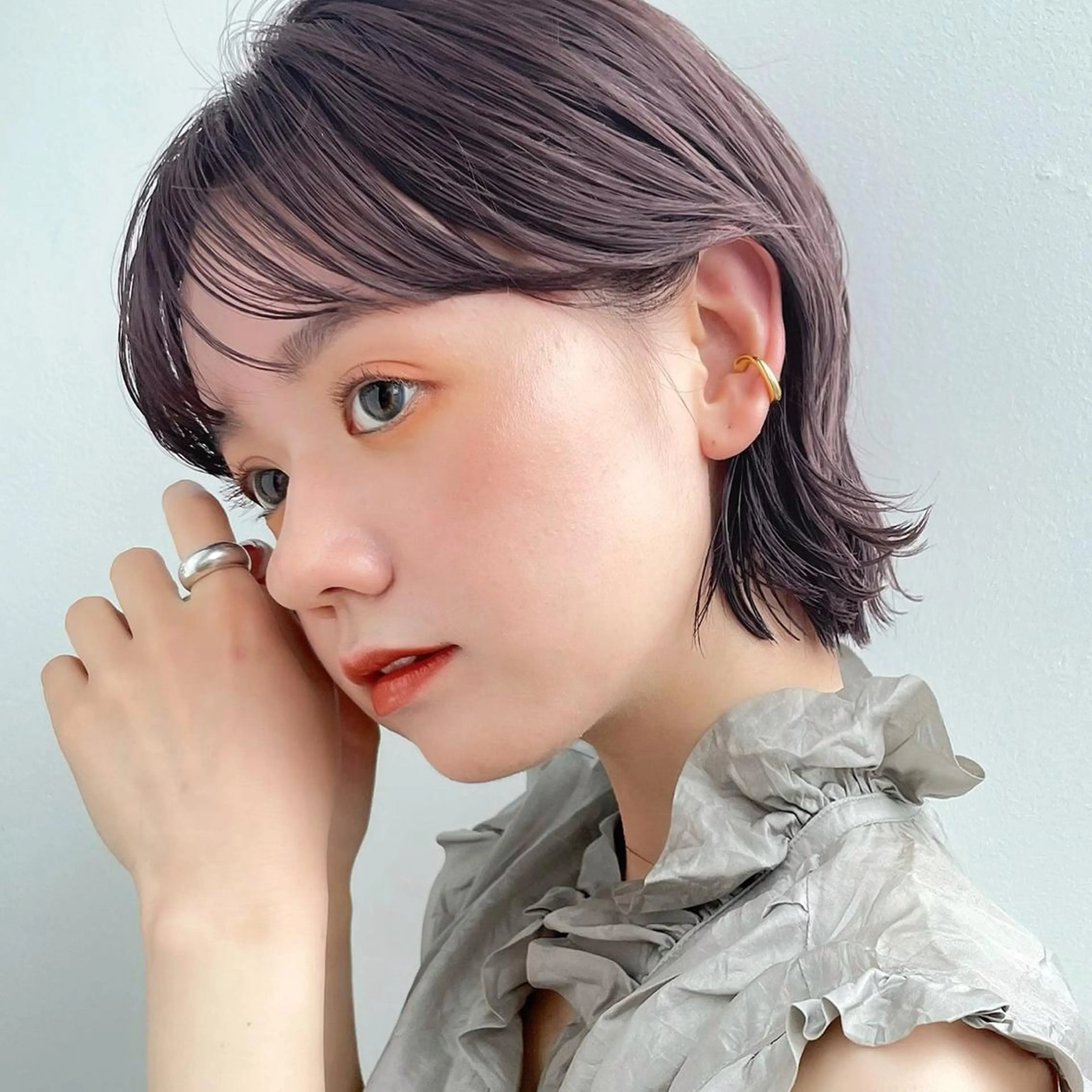 ショート カラー ヘアアレンジ グレージュ ラベンダーカラー ラベンダーグレージュ ラベンダーグレー 外ハネヘア 【柔らか透明感✨/ 似合せ前髪】大石葉月のヘアスタイル