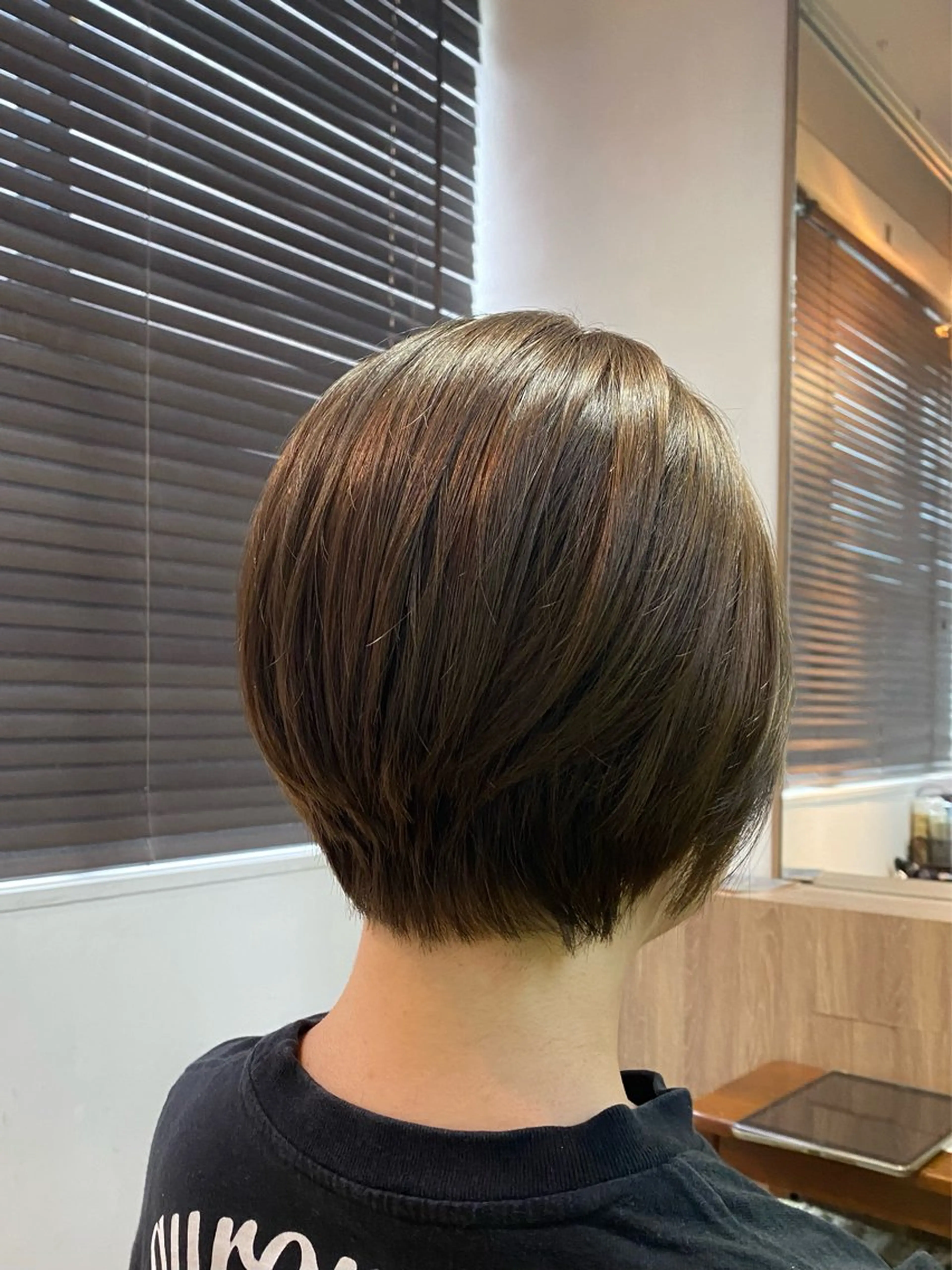 ショート カラー ベージュカラー オリーブベージュ くびれヘア ショートヘア 【エシカル】 HOSOMIのヘアスタイル